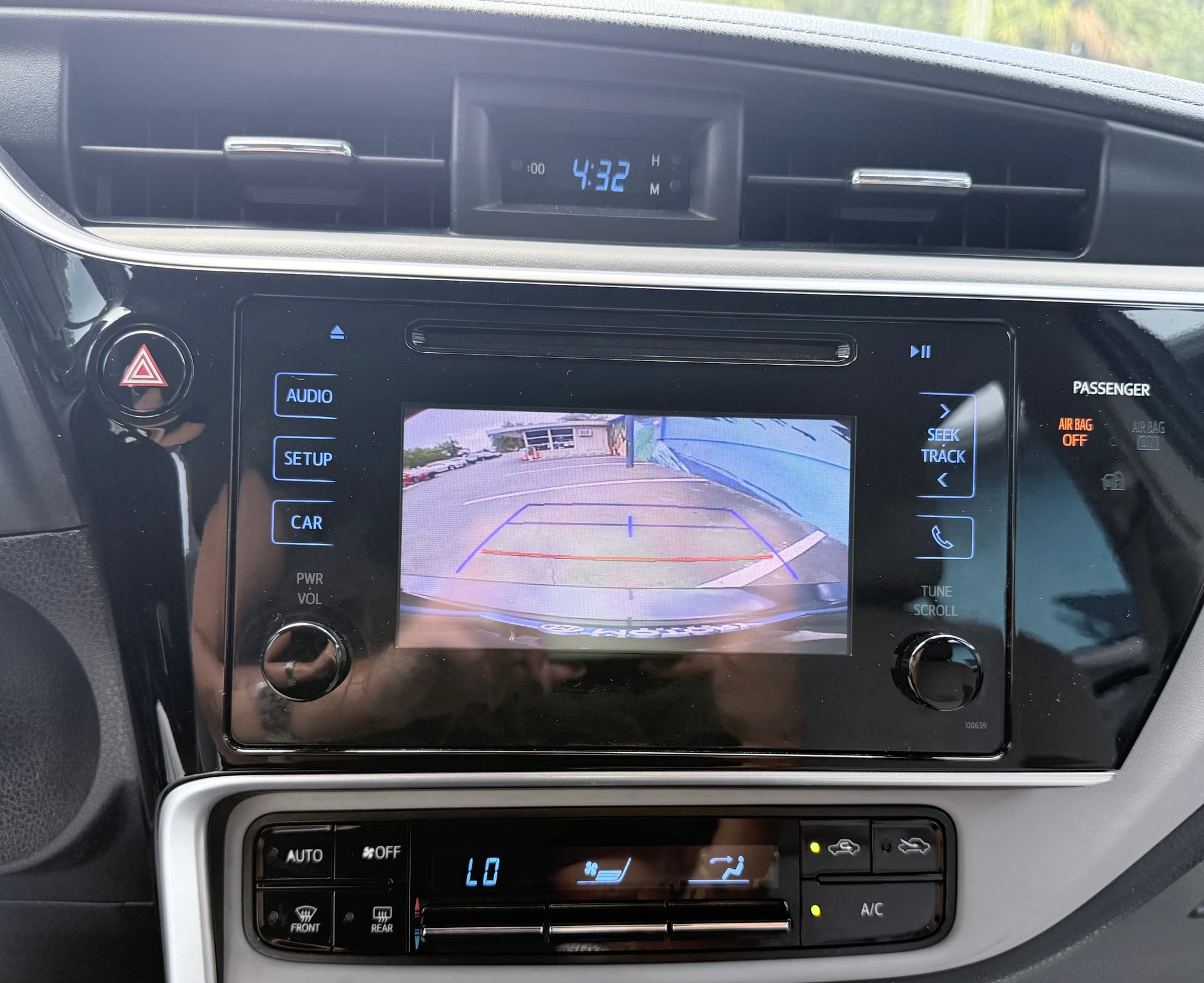 2017 TOYOTA COROLLA - Gallery Image