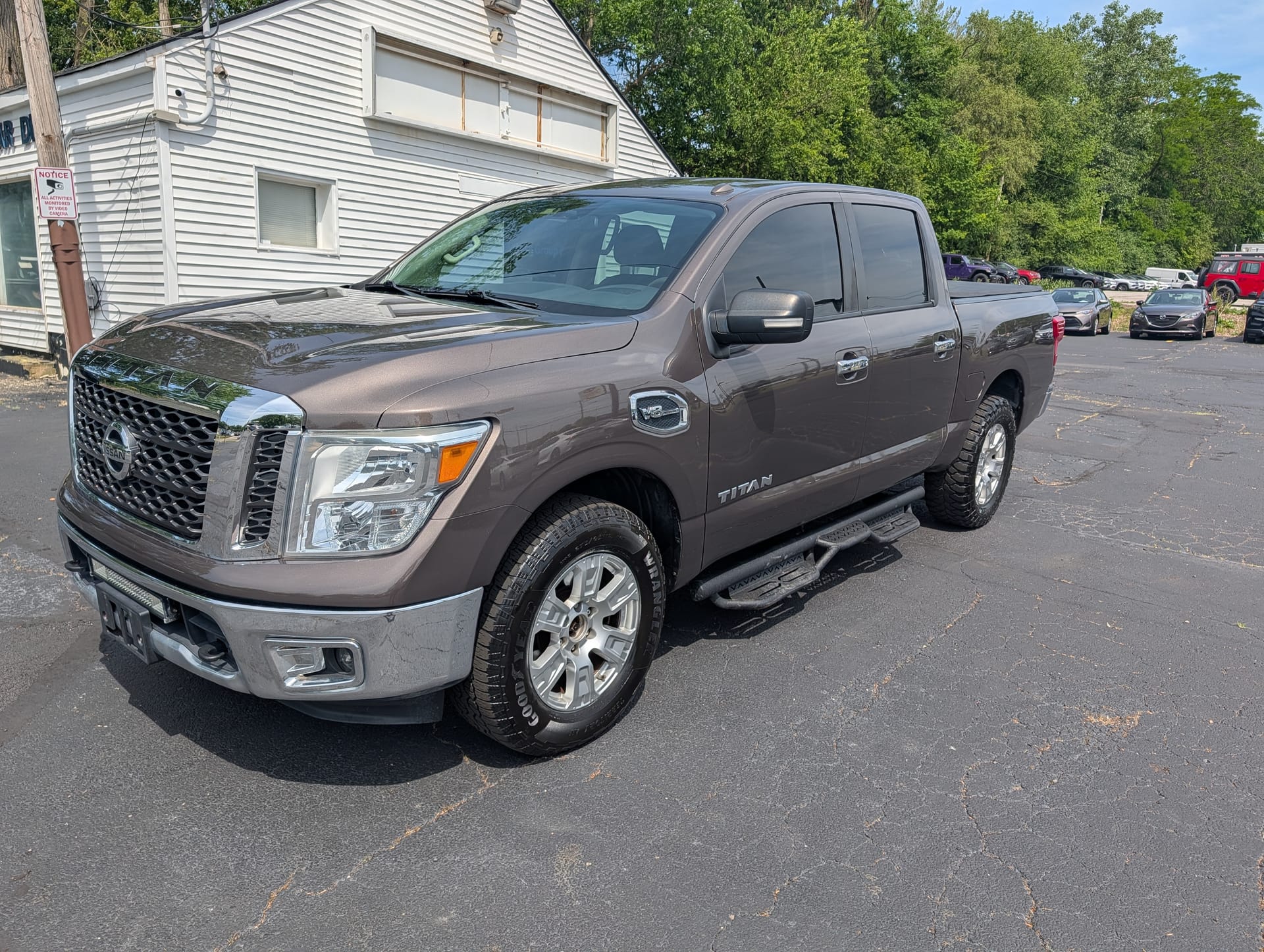 2017 NISSAN TITAN - Gallery Image