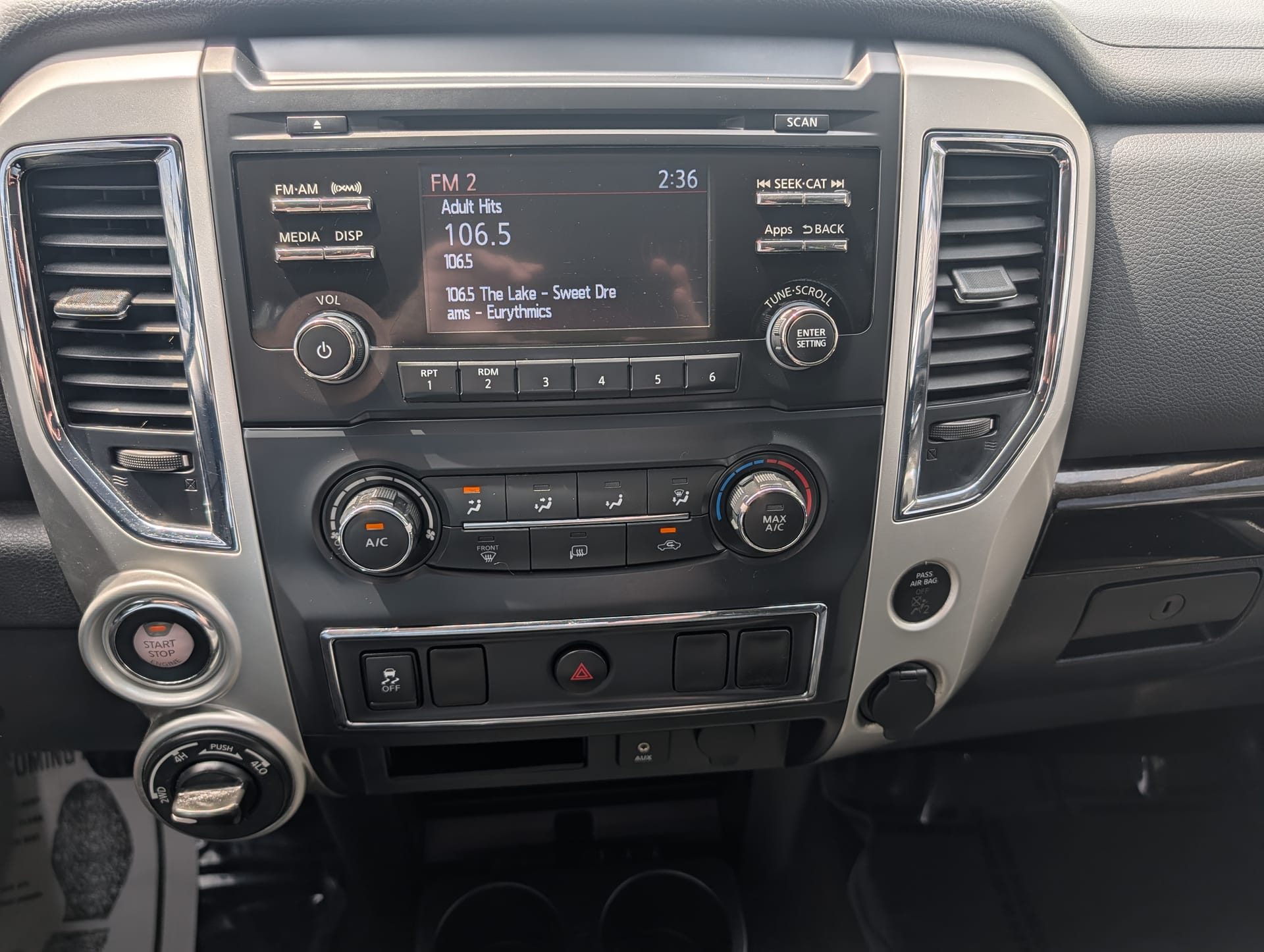 2017 NISSAN TITAN - Gallery Image