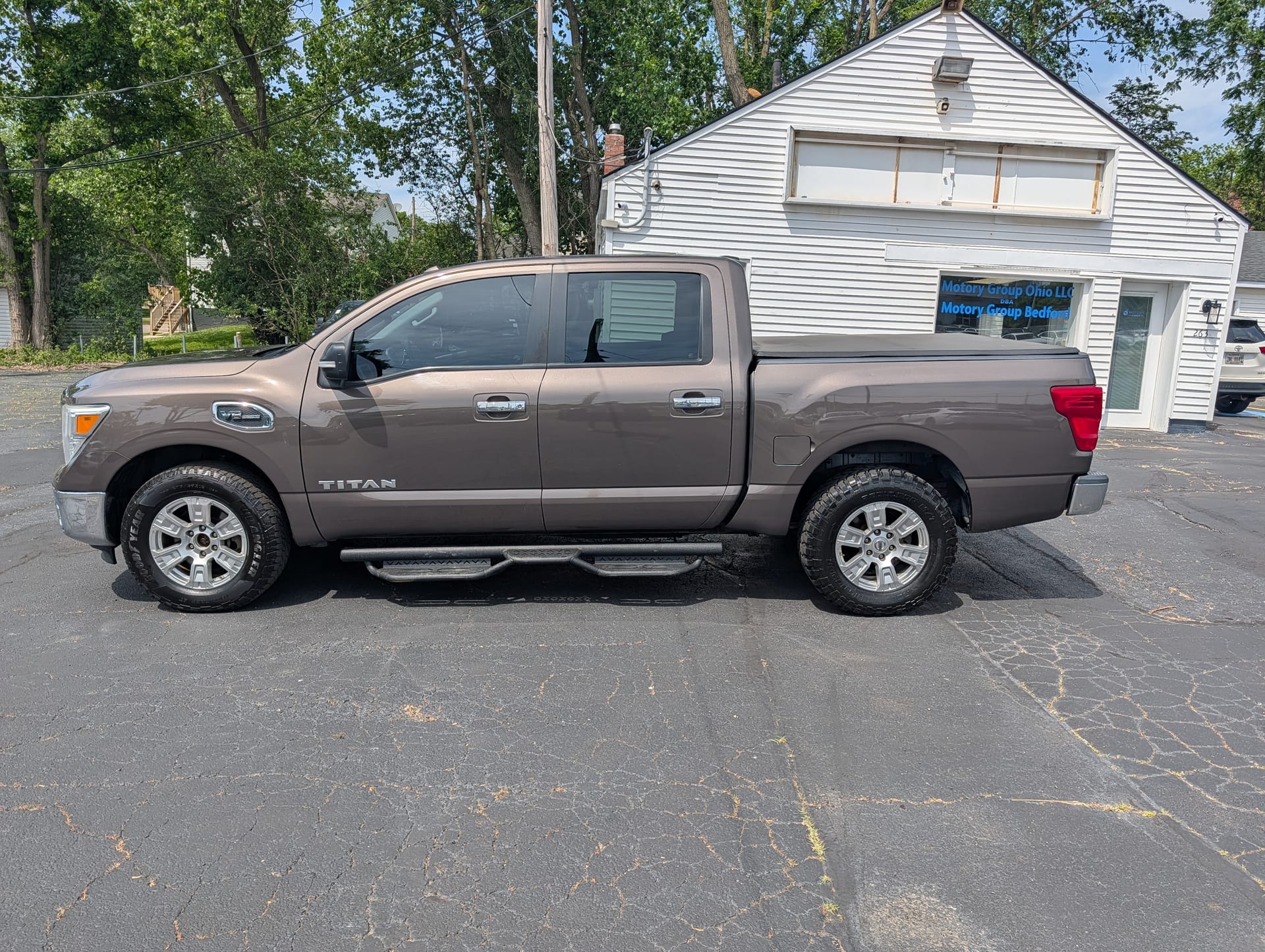 2017 NISSAN TITAN - Gallery Image