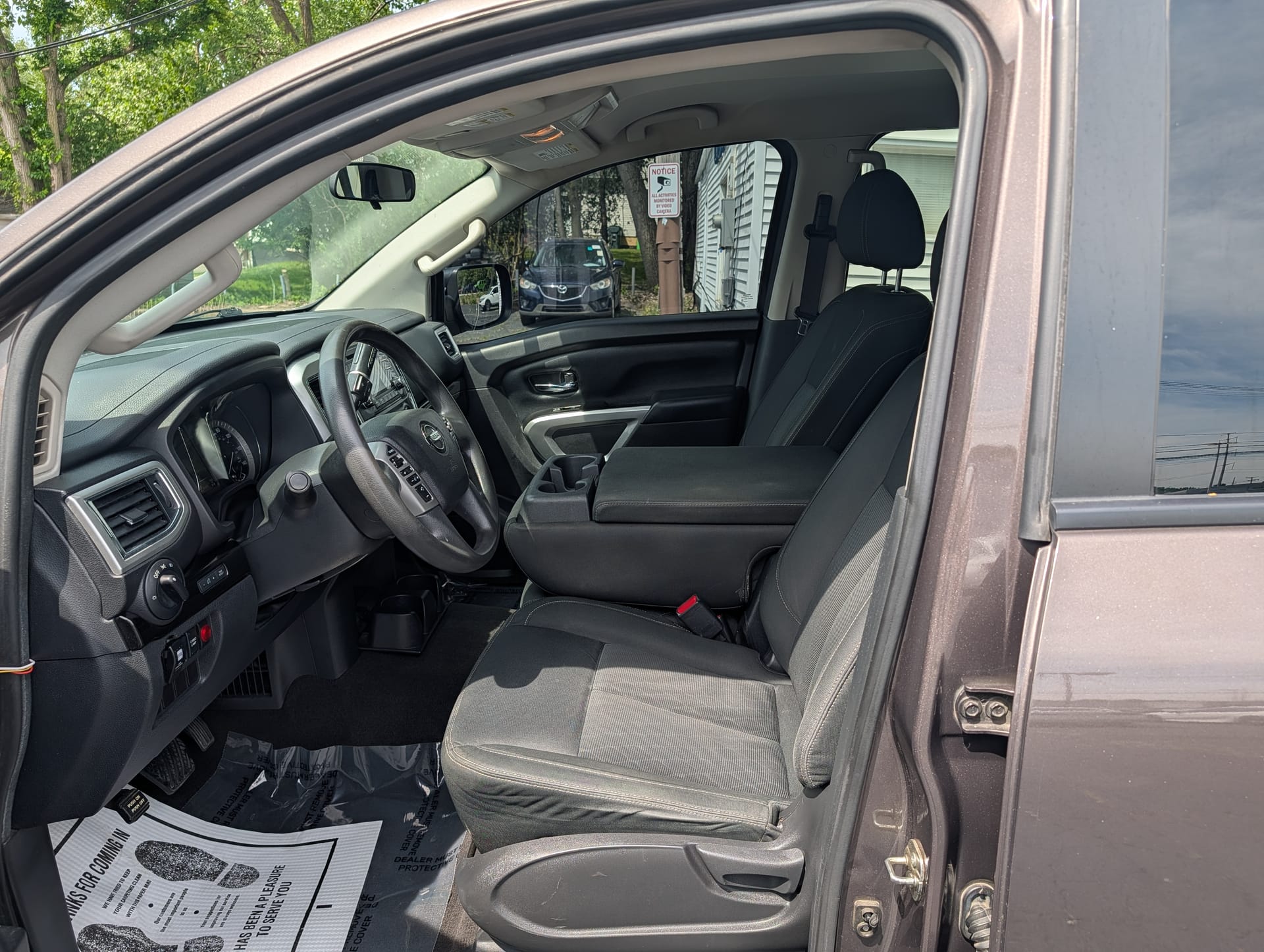 2017 NISSAN TITAN - Gallery Image