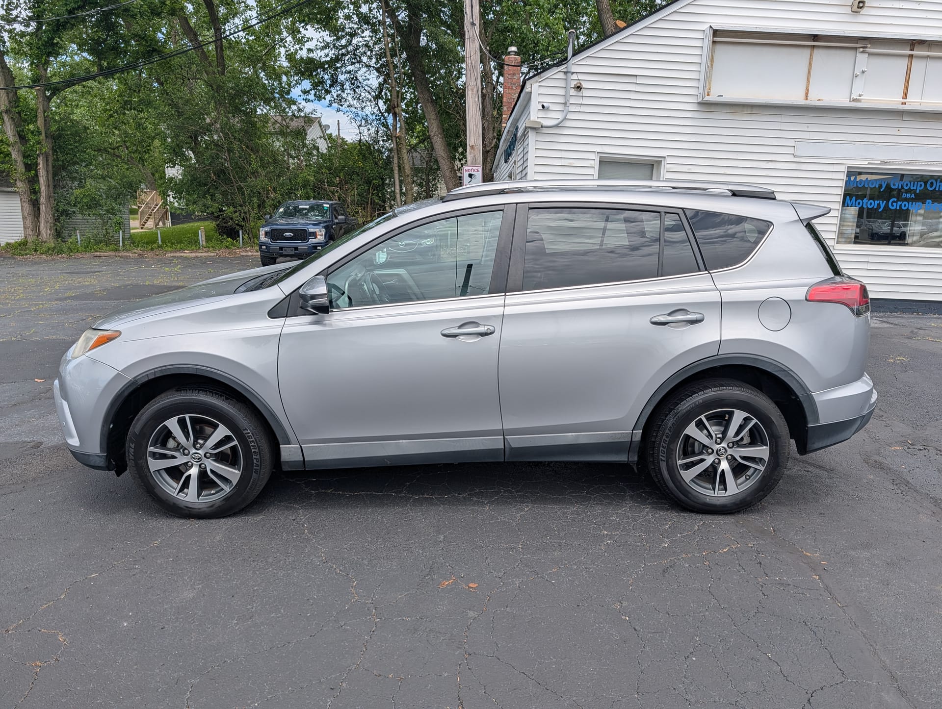 2017 TOYOTA RAV4 - Gallery Image