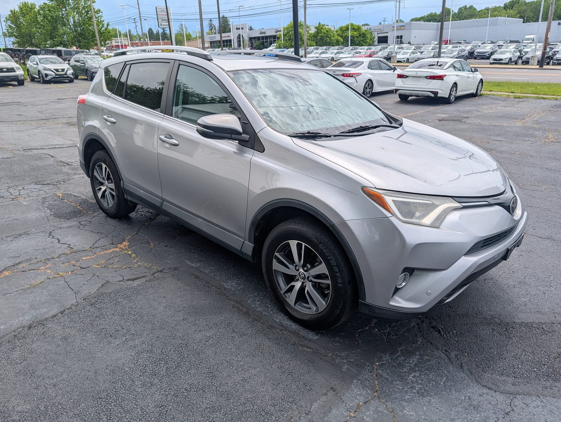2017 TOYOTA RAV4 - Gallery Image