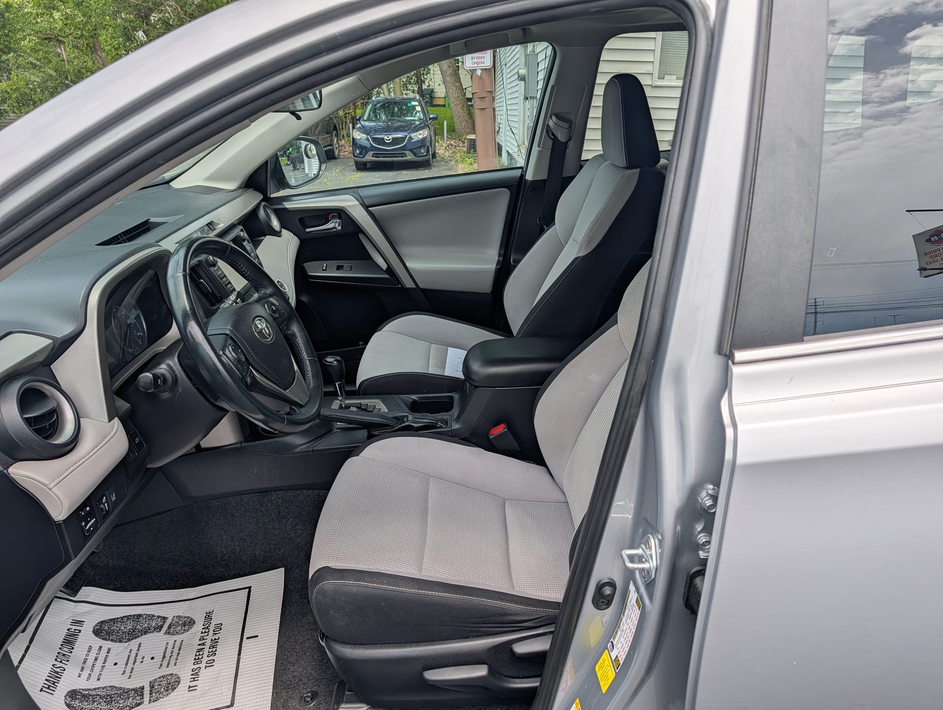 2017 TOYOTA RAV4 - Gallery Image
