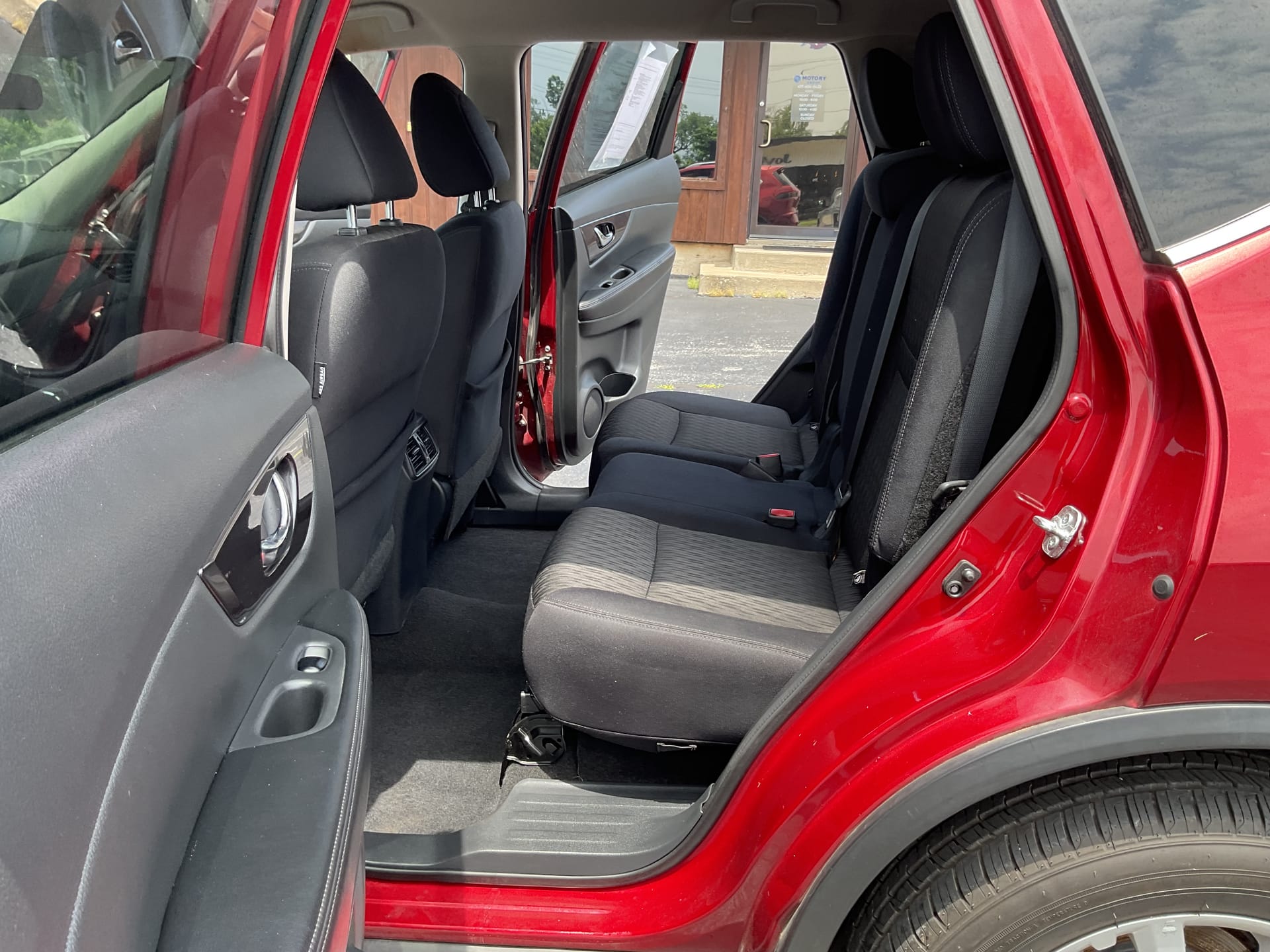 2018 NISSAN ROGUE - Gallery Image