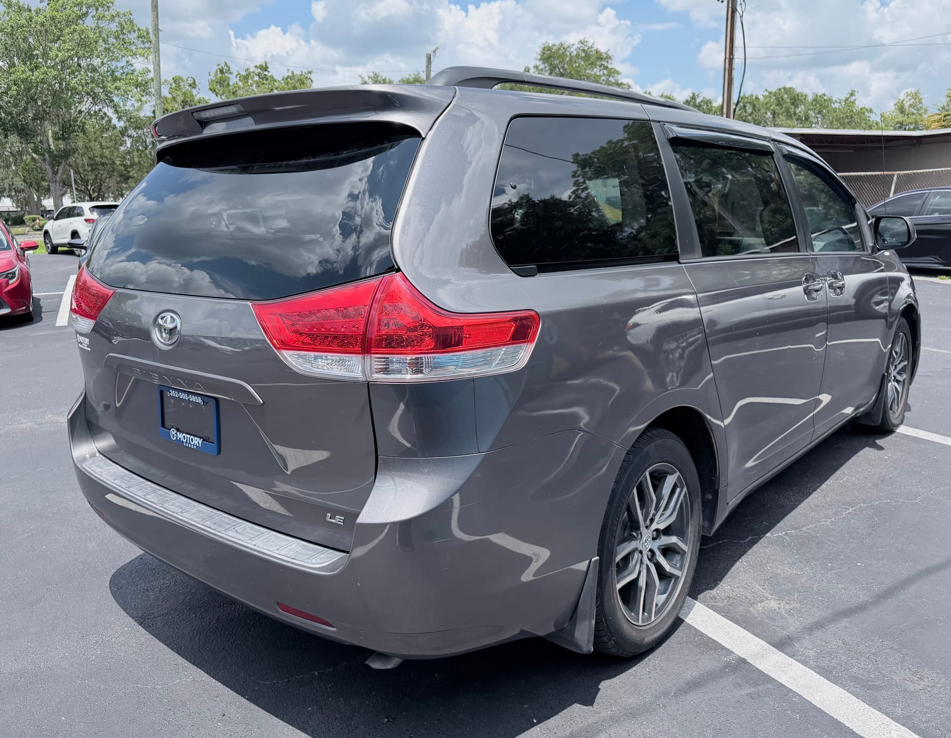 2014 TOYOTA SIENNA - Gallery Image