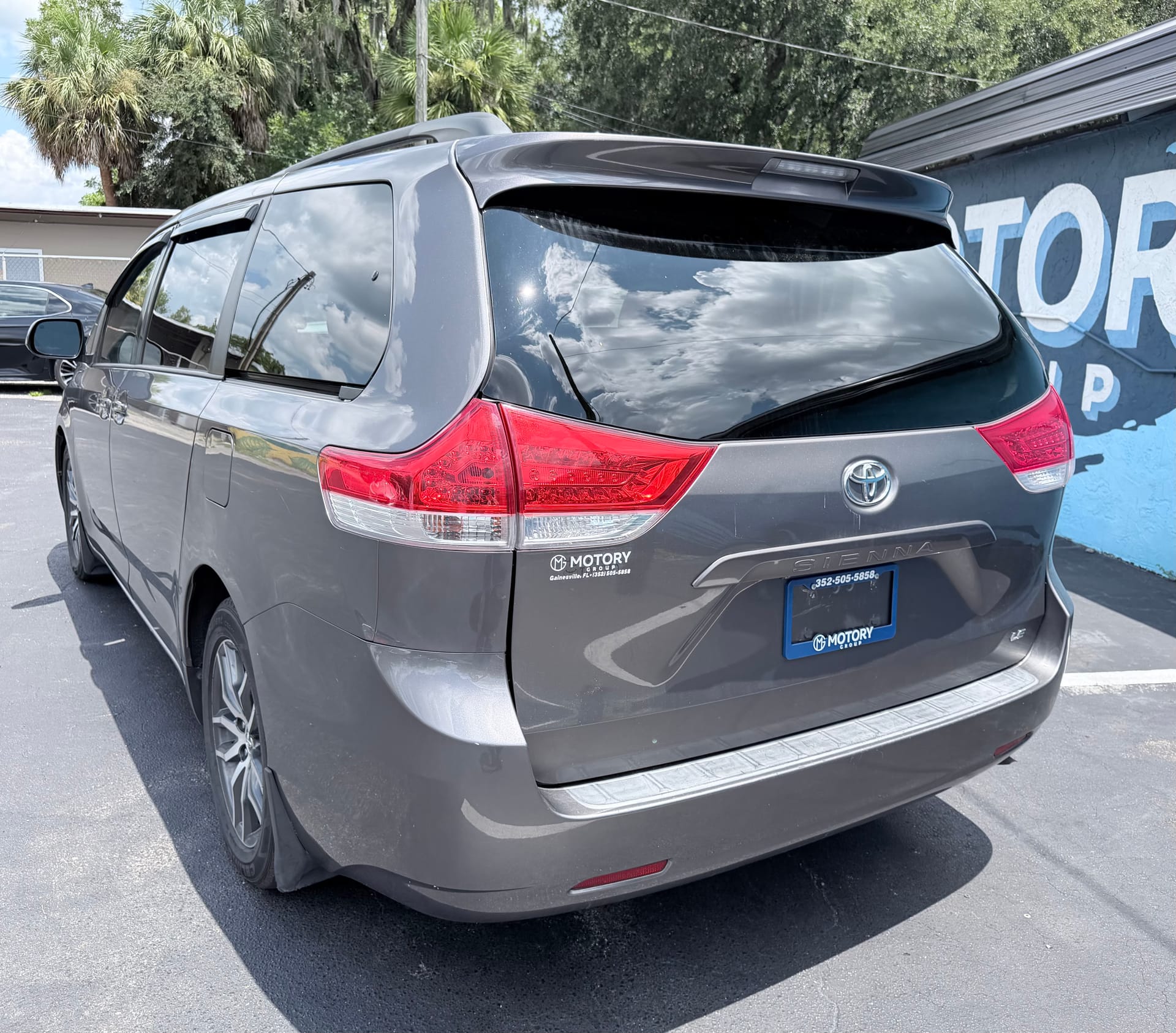 2014 TOYOTA SIENNA - Gallery Image