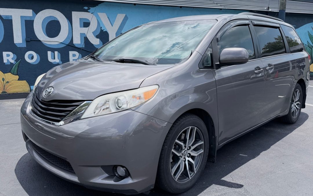 2014 TOYOTA SIENNA