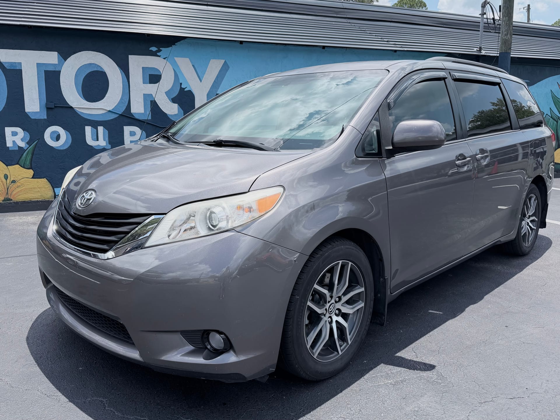 2014 TOYOTA SIENNA - Gallery Image