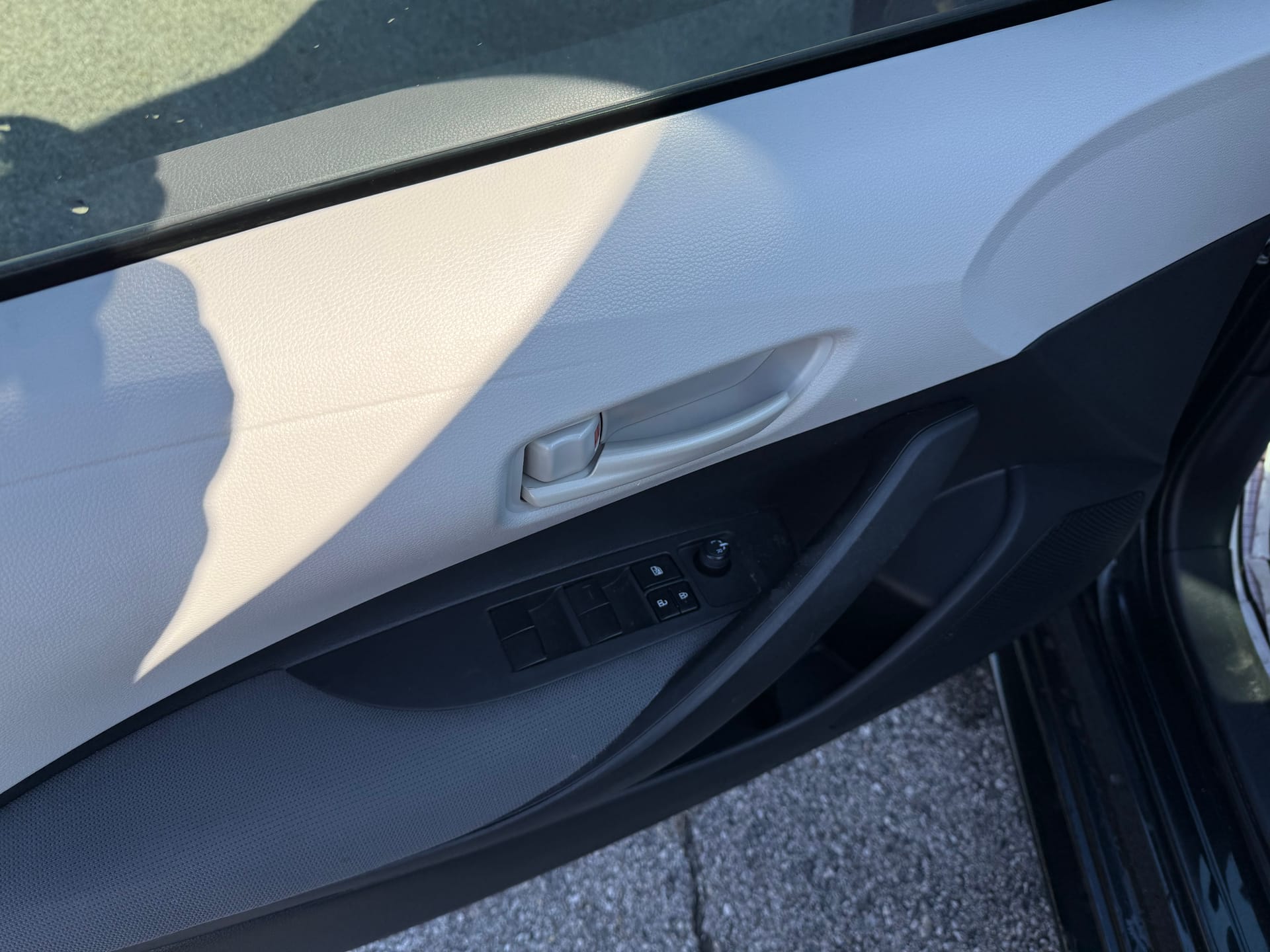 2022 TOYOTA COROLLA LE - Gallery Image