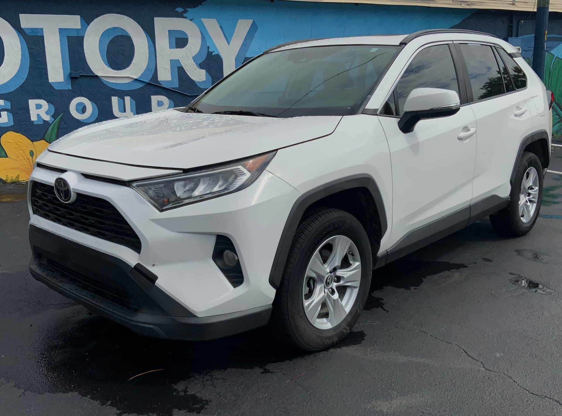 2019 TOYOTA RAV4 XLE - Gallery Image