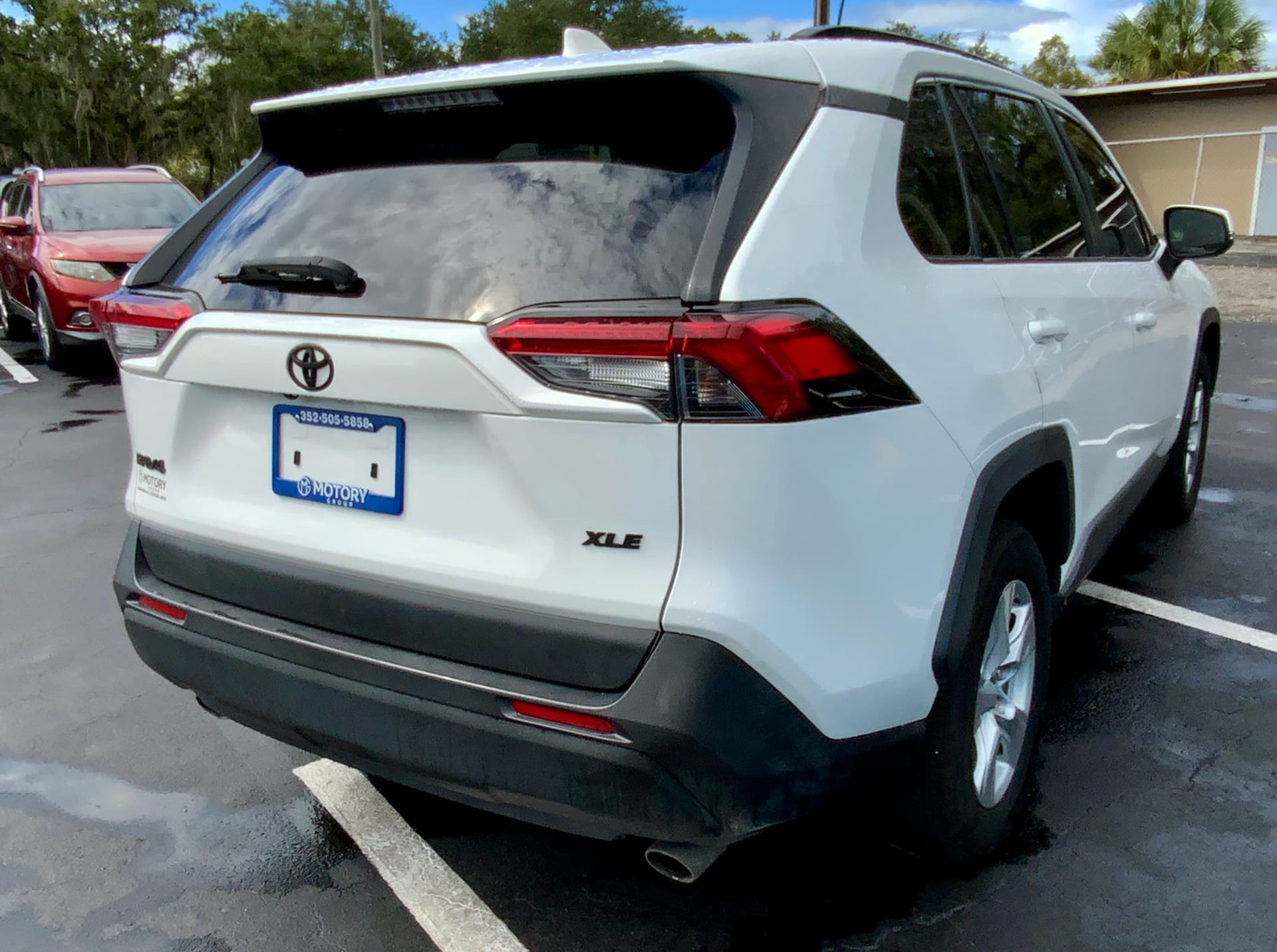 2019 TOYOTA RAV4 XLE - Gallery Image