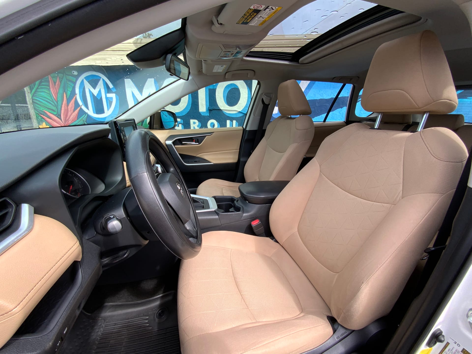 2019 TOYOTA RAV4 XLE - Gallery Image
