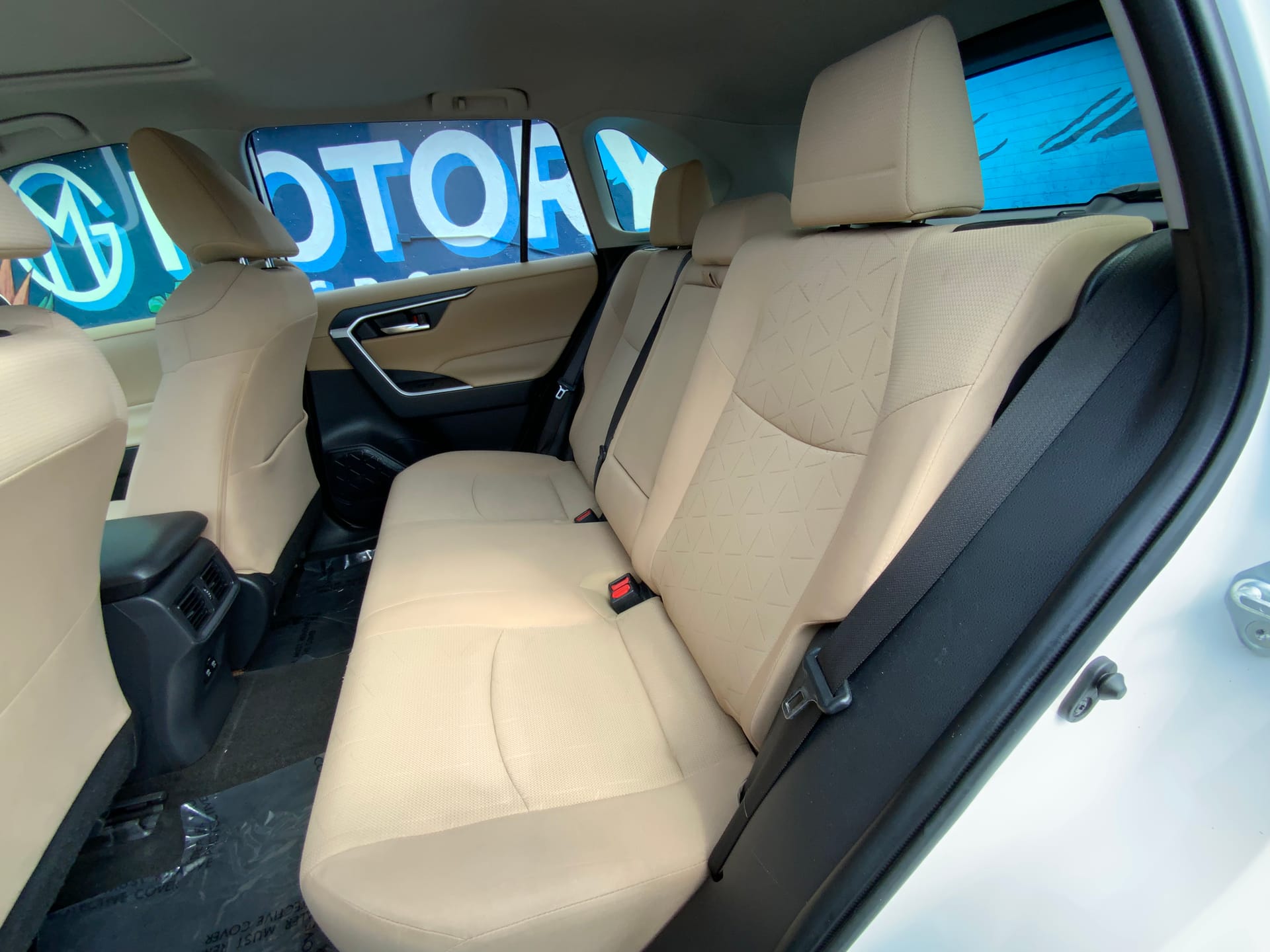 2019 TOYOTA RAV4 XLE - Gallery Image