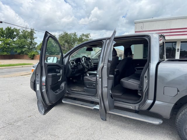 2020 NISSAN TITAN - Gallery Image