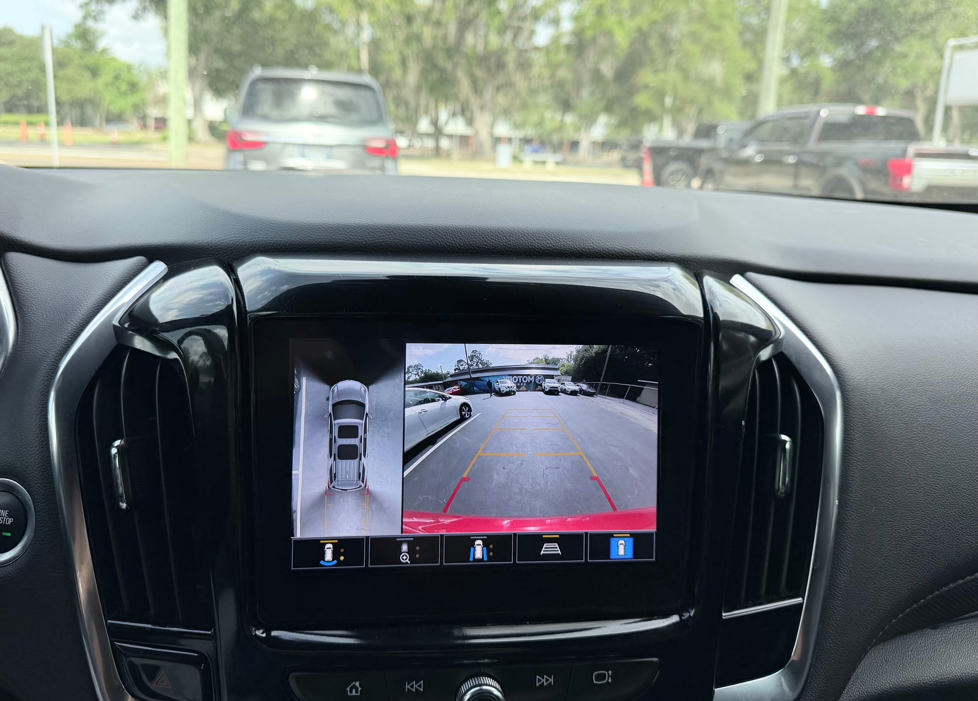 2023 CHEVROLET TRAVERSE - Gallery Image