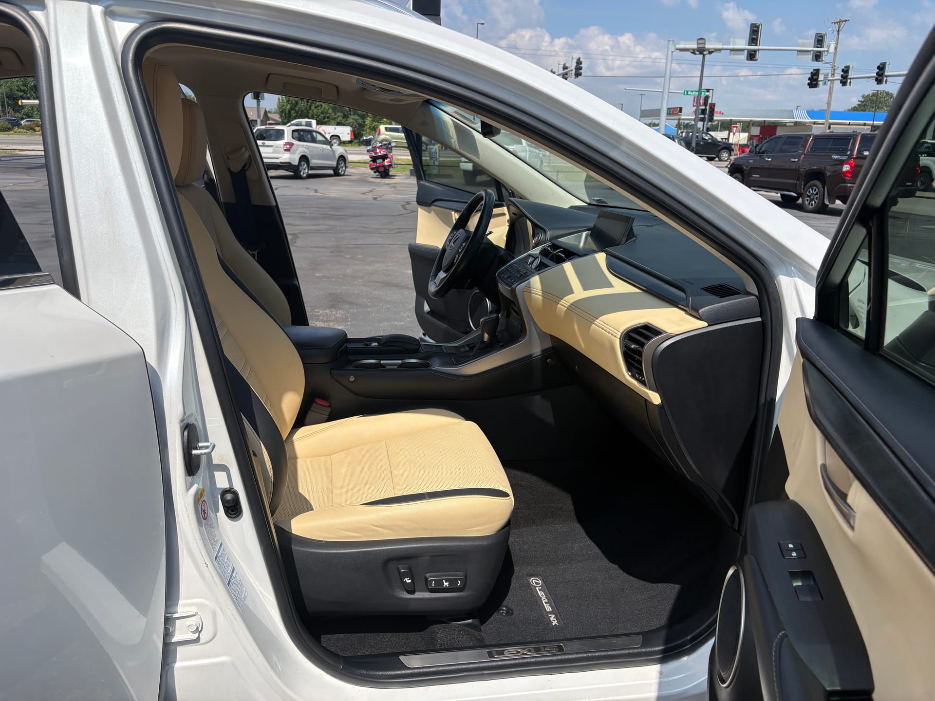 2016 LEXUS NX 200T - Gallery Image