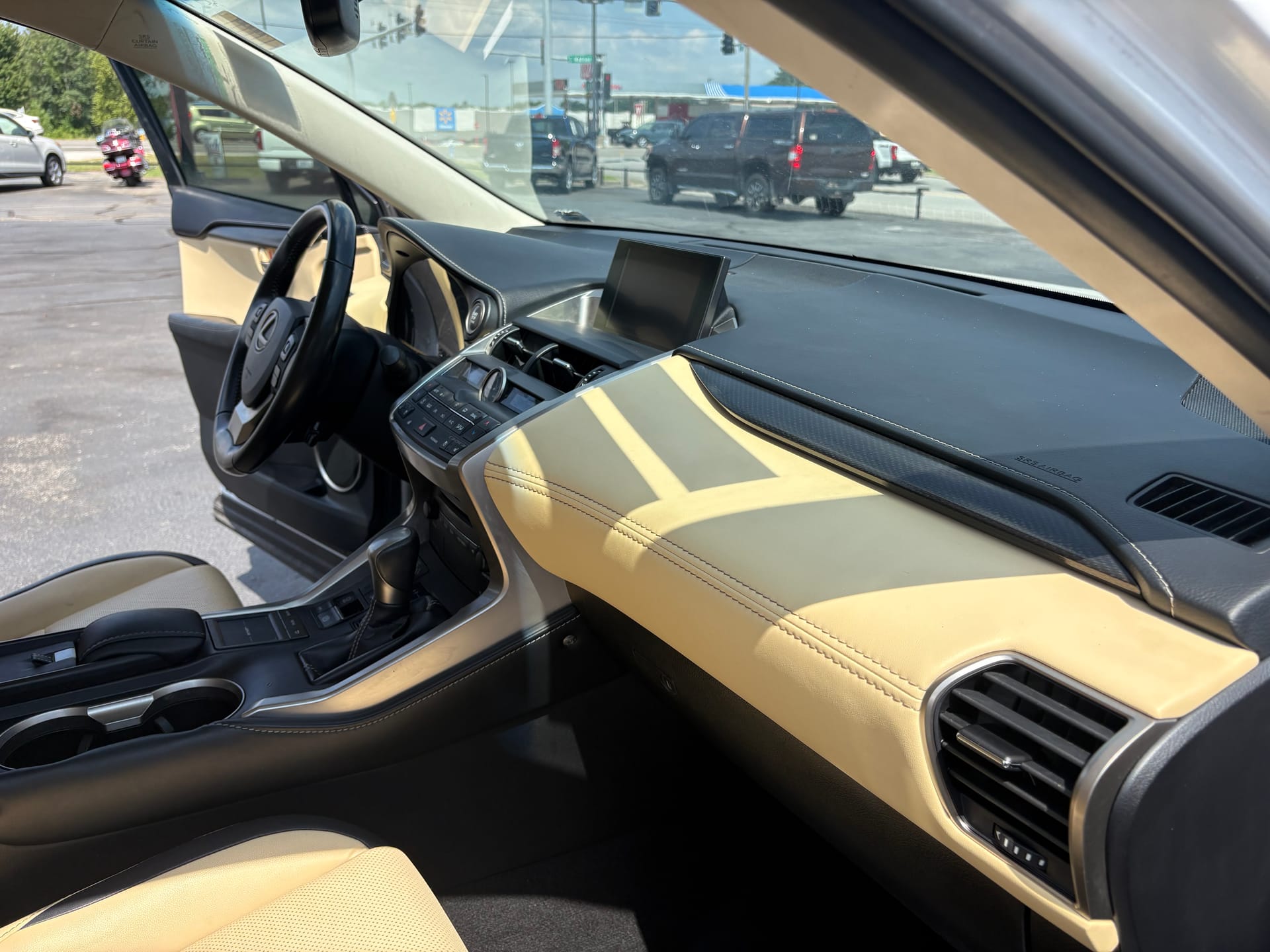 2016 LEXUS NX 200T - Gallery Image