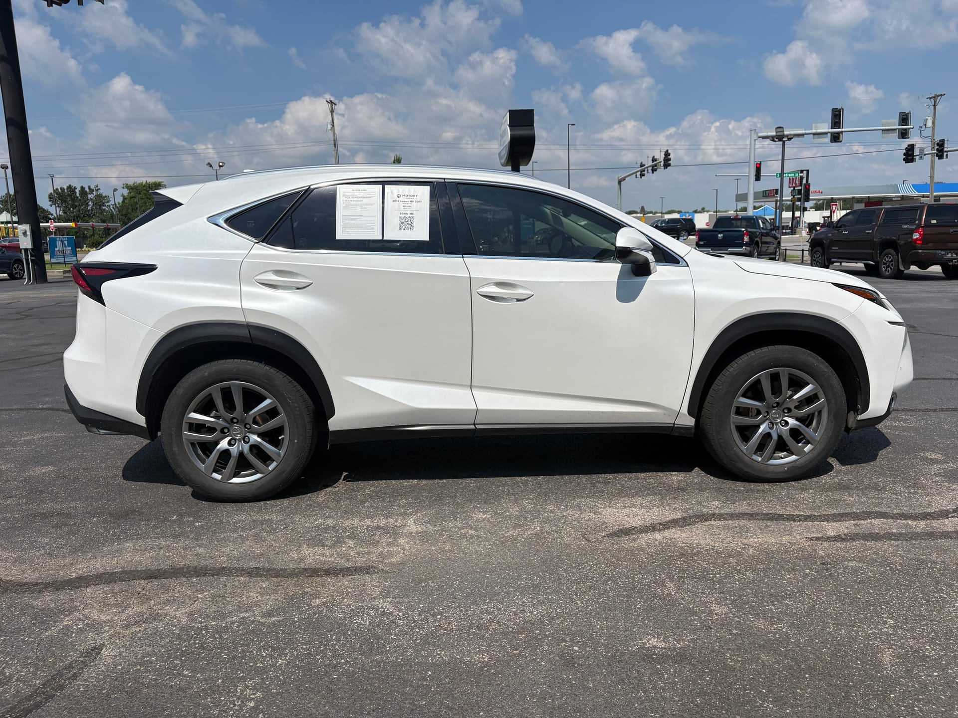 2016 LEXUS NX 200T - Gallery Image