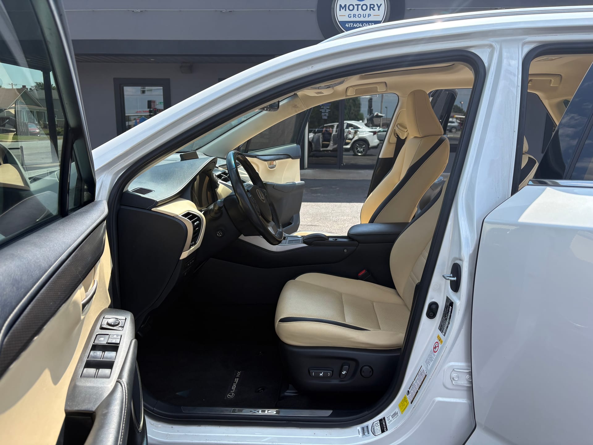 2016 LEXUS NX 200T - Gallery Image
