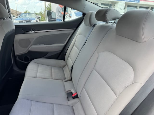 2018 HYUNDAI ELANTRA - Gallery Image