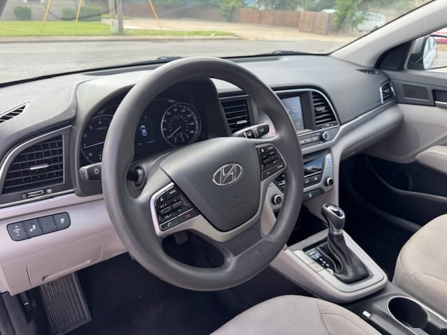 2018 HYUNDAI ELANTRA - Gallery Image