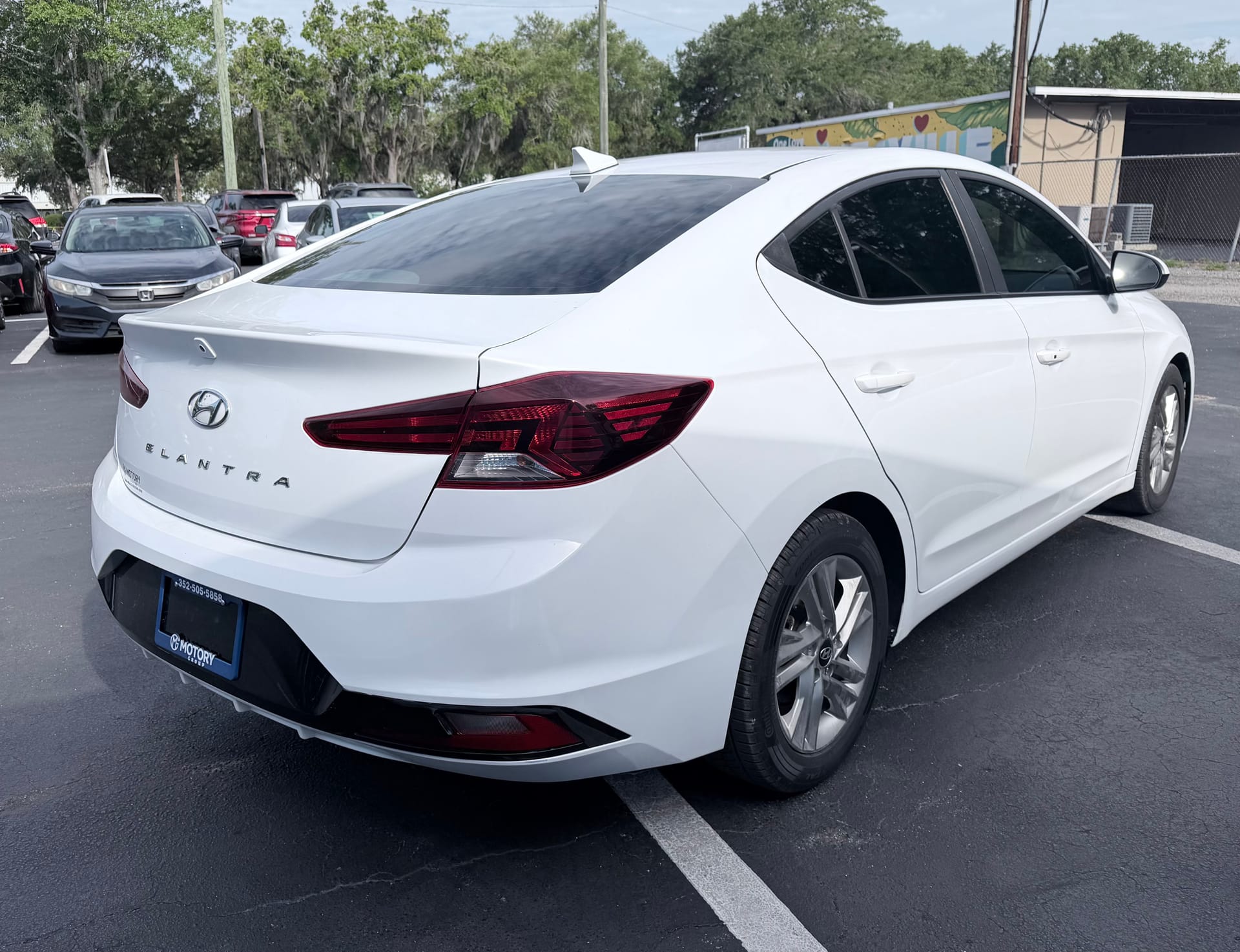 2019 HYUNDAI ELANTRA - Gallery Image
