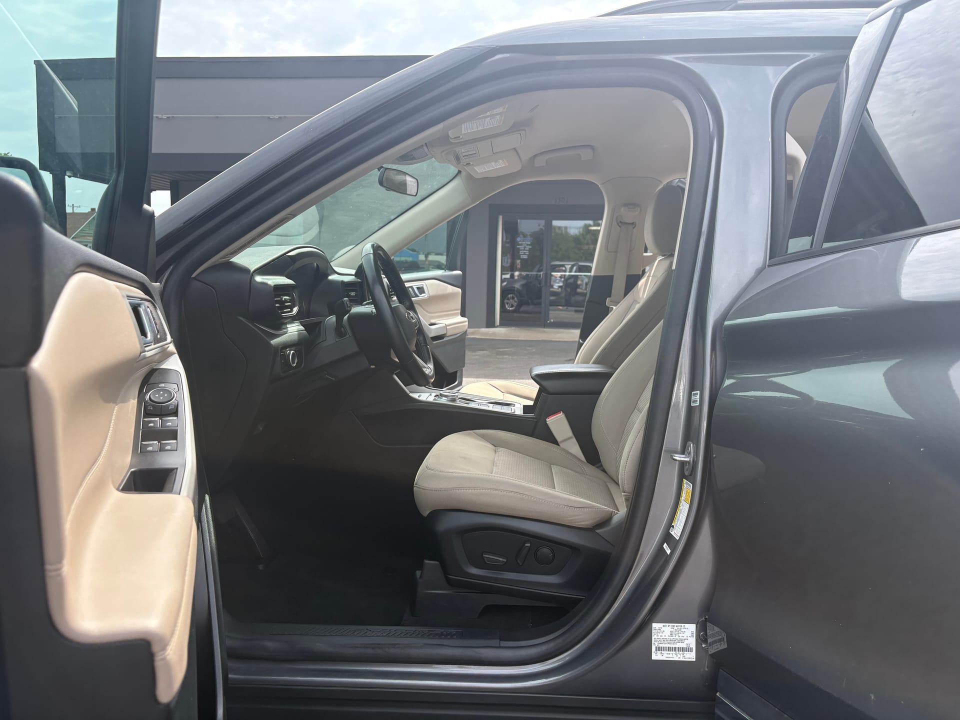 2023 FORD EXPLORER - Gallery Image