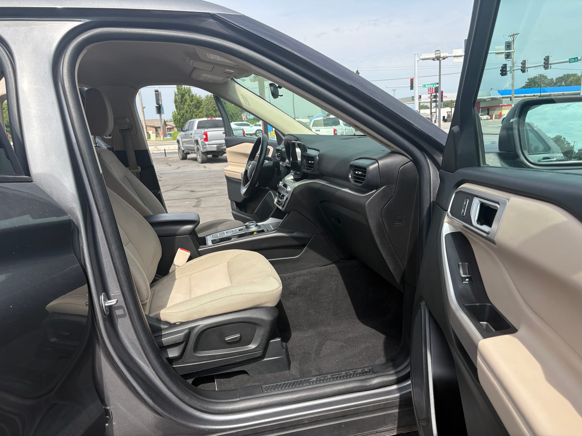 2023 FORD EXPLORER - Gallery Image