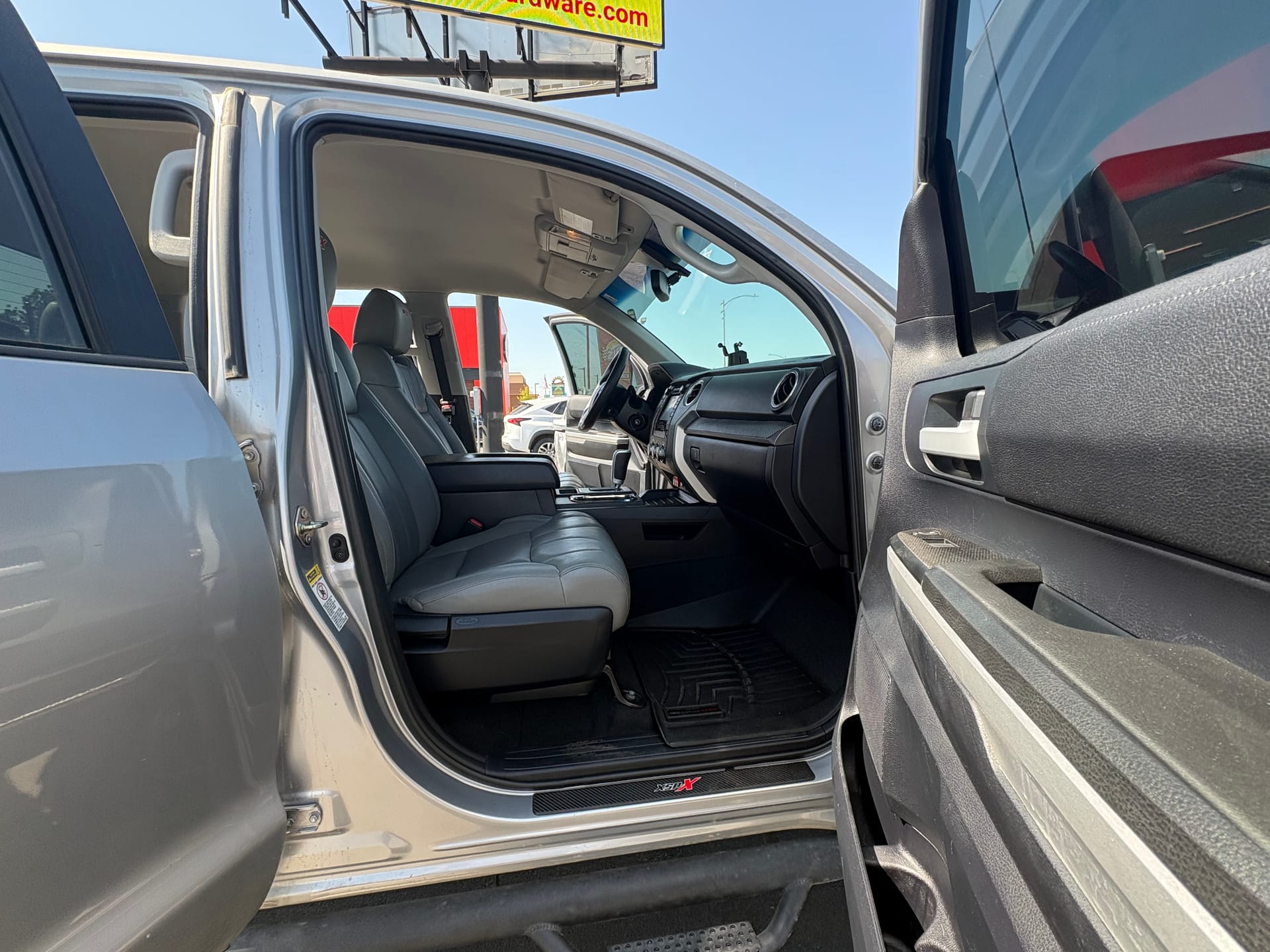 2016 TOYOTA TUNDRA - Gallery Image