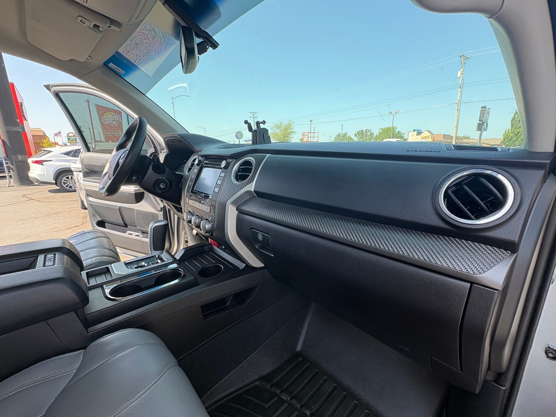 2016 TOYOTA TUNDRA - Gallery Image