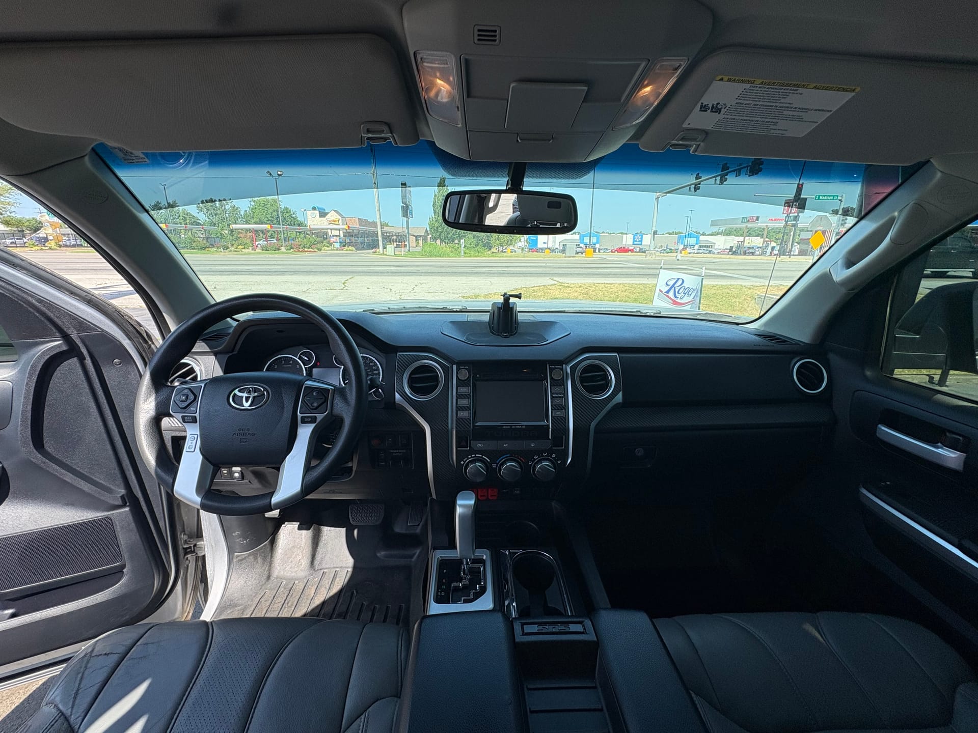 2016 TOYOTA TUNDRA - Gallery Image