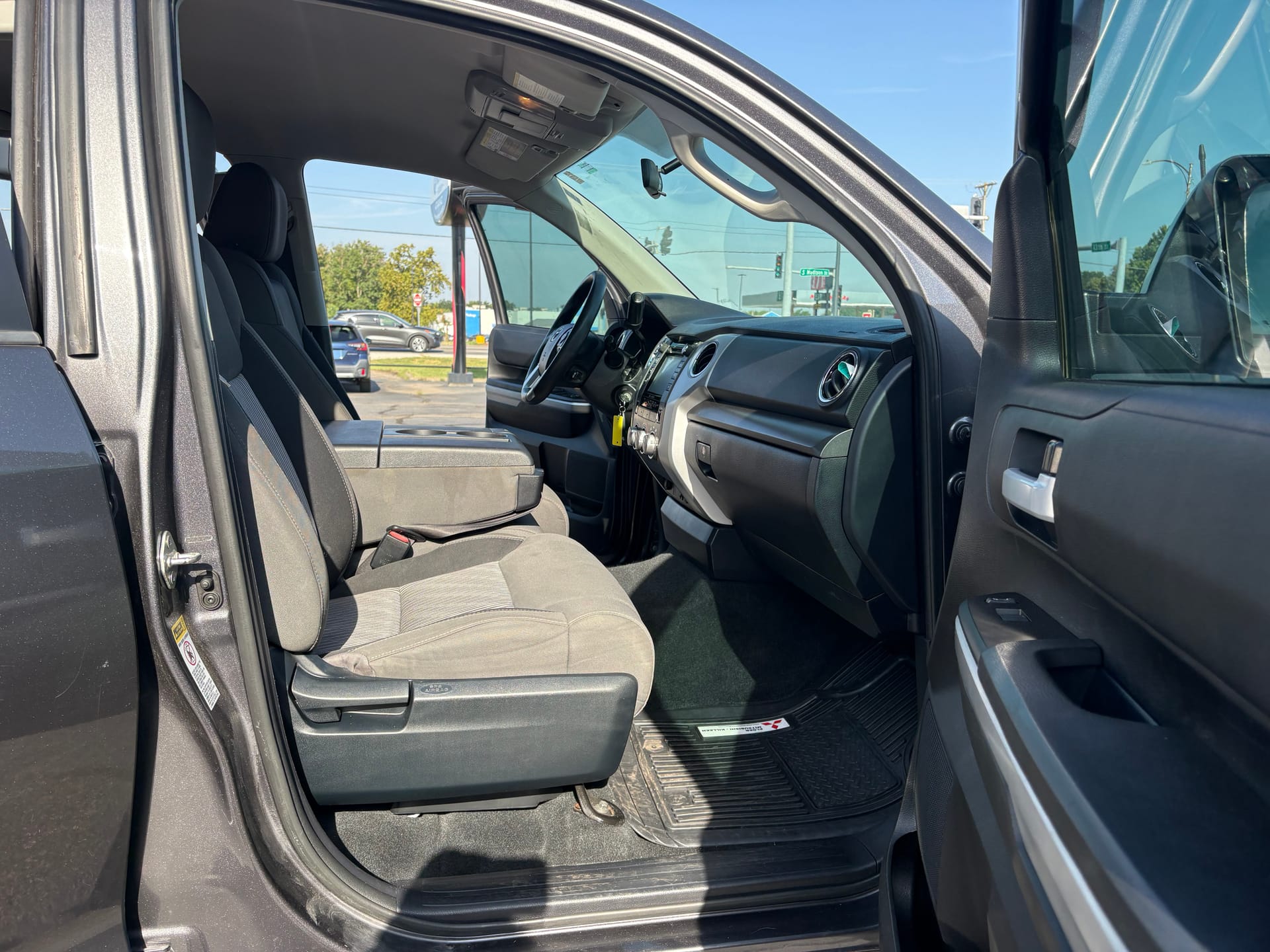 2017 TOYOTA TUNDRA - Gallery Image