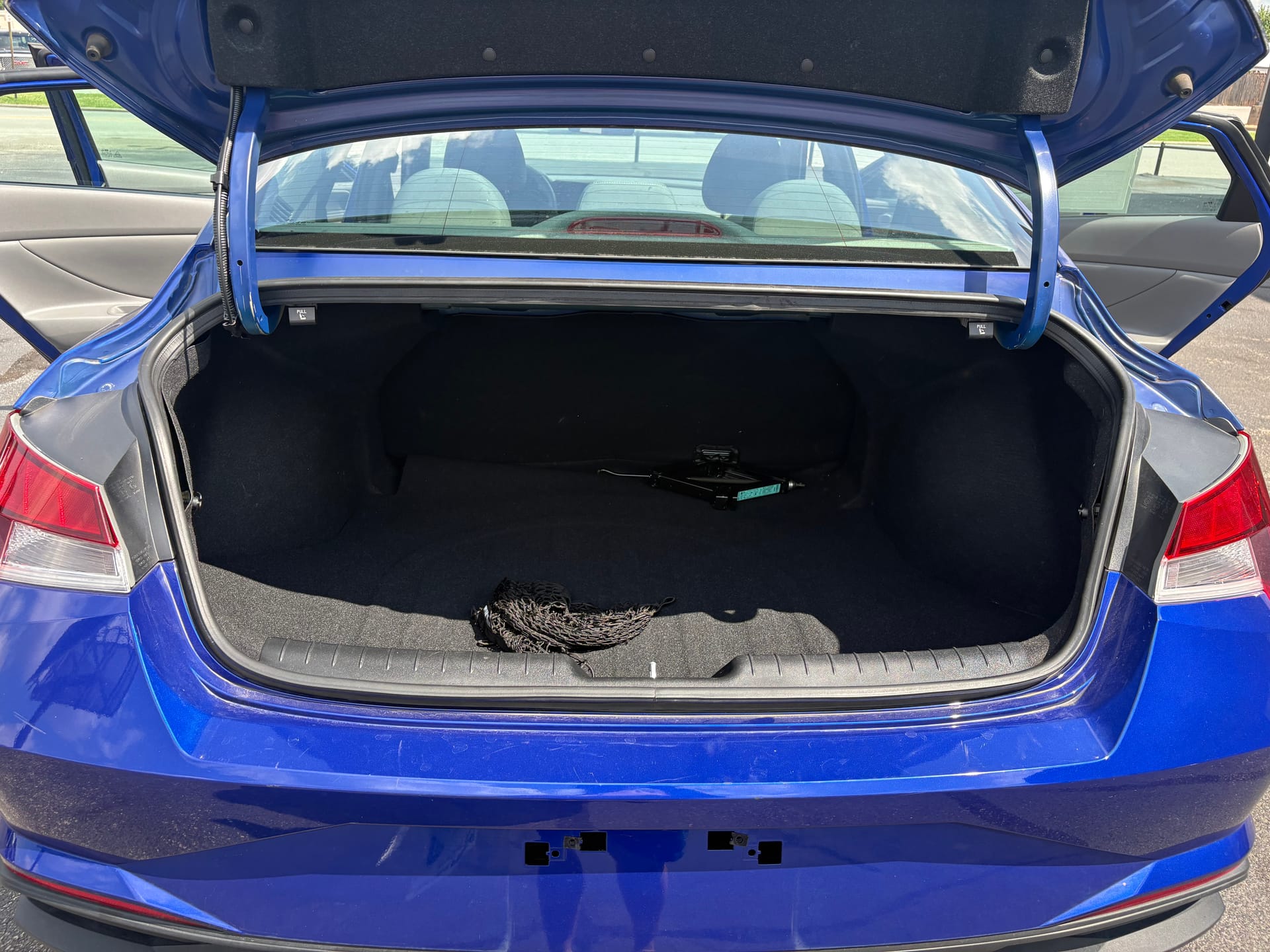 2023 HYUNDAI ELANTRA - Gallery Image