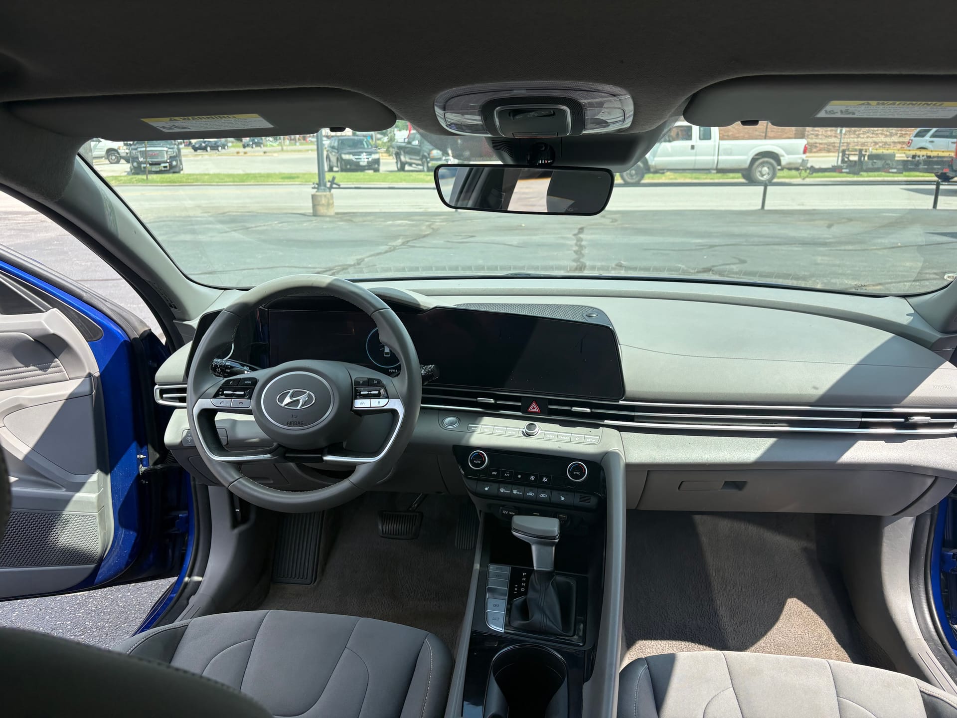 2023 HYUNDAI ELANTRA - Gallery Image