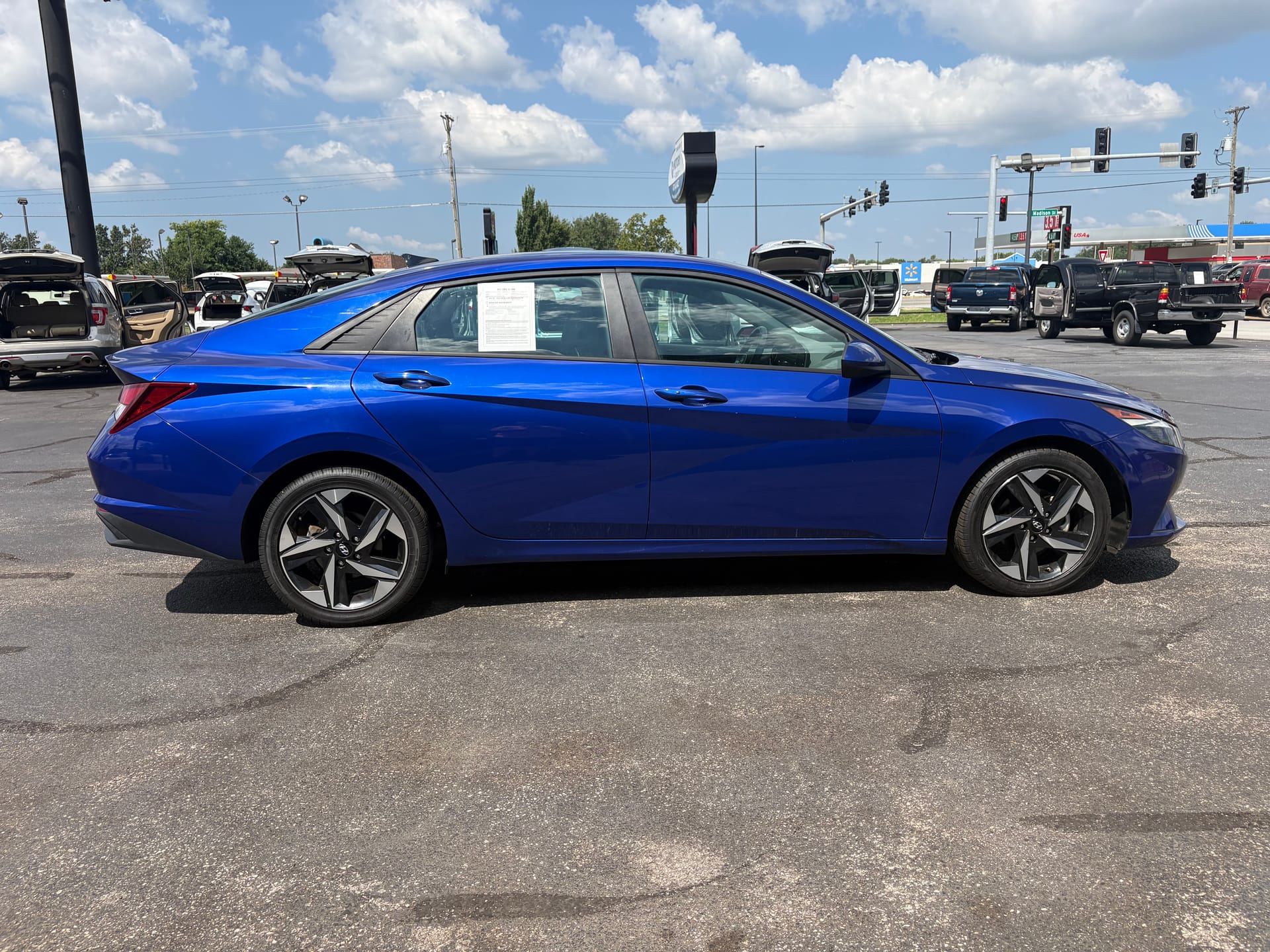 2023 HYUNDAI ELANTRA - Gallery Image