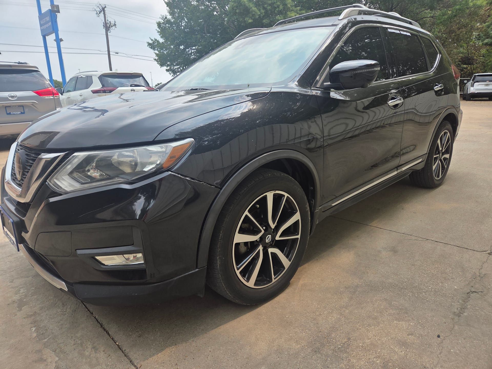 2019 NISSAN ROGUE - Gallery Image