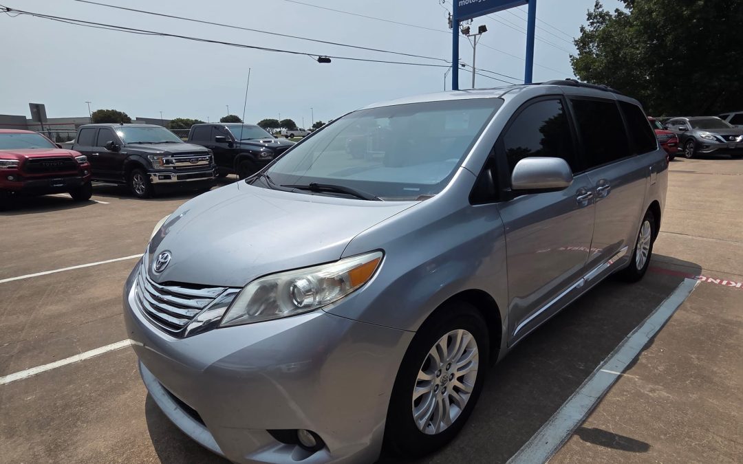 2014 TOYOTA SIENNA