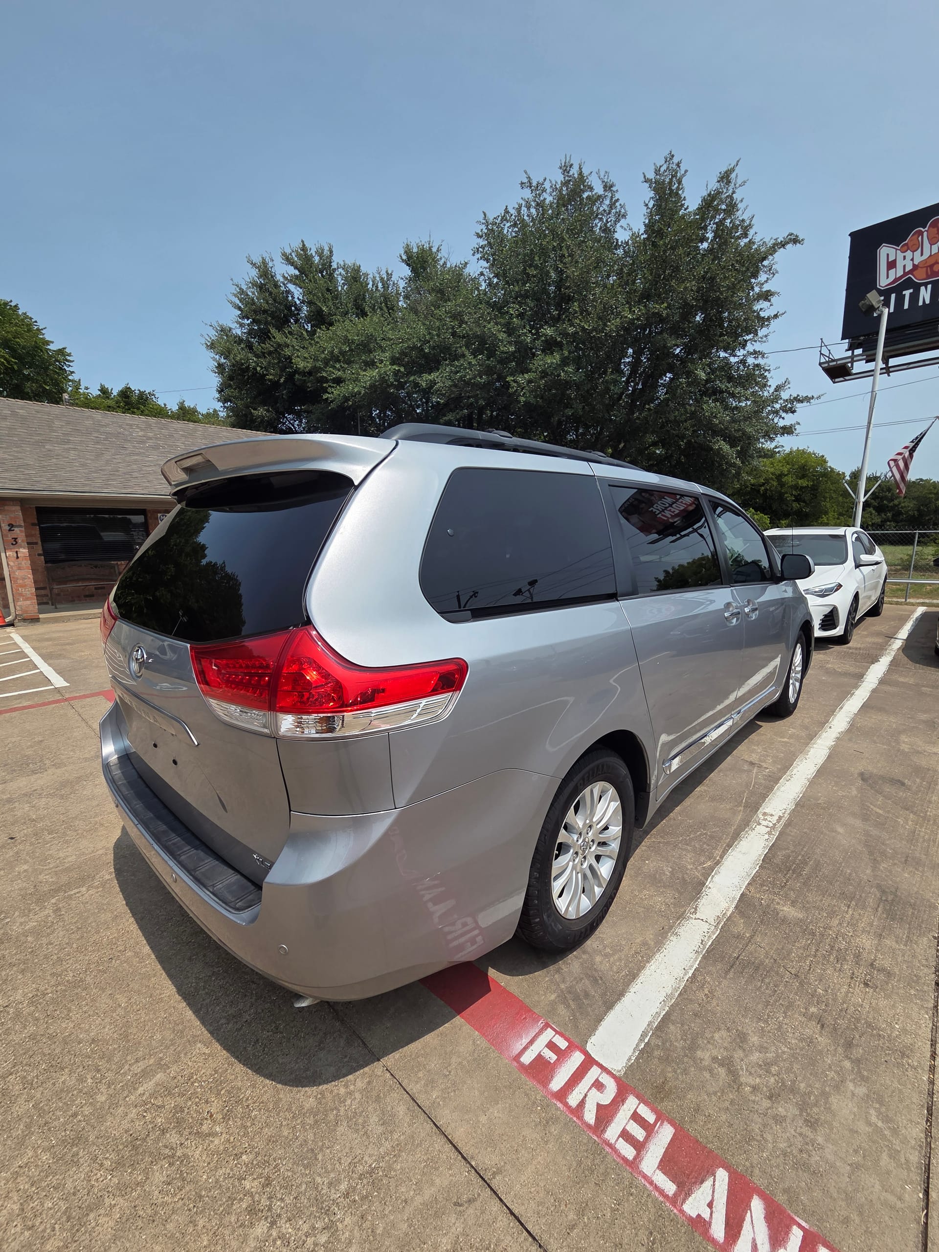 2014 TOYOTA SIENNA - Gallery Image