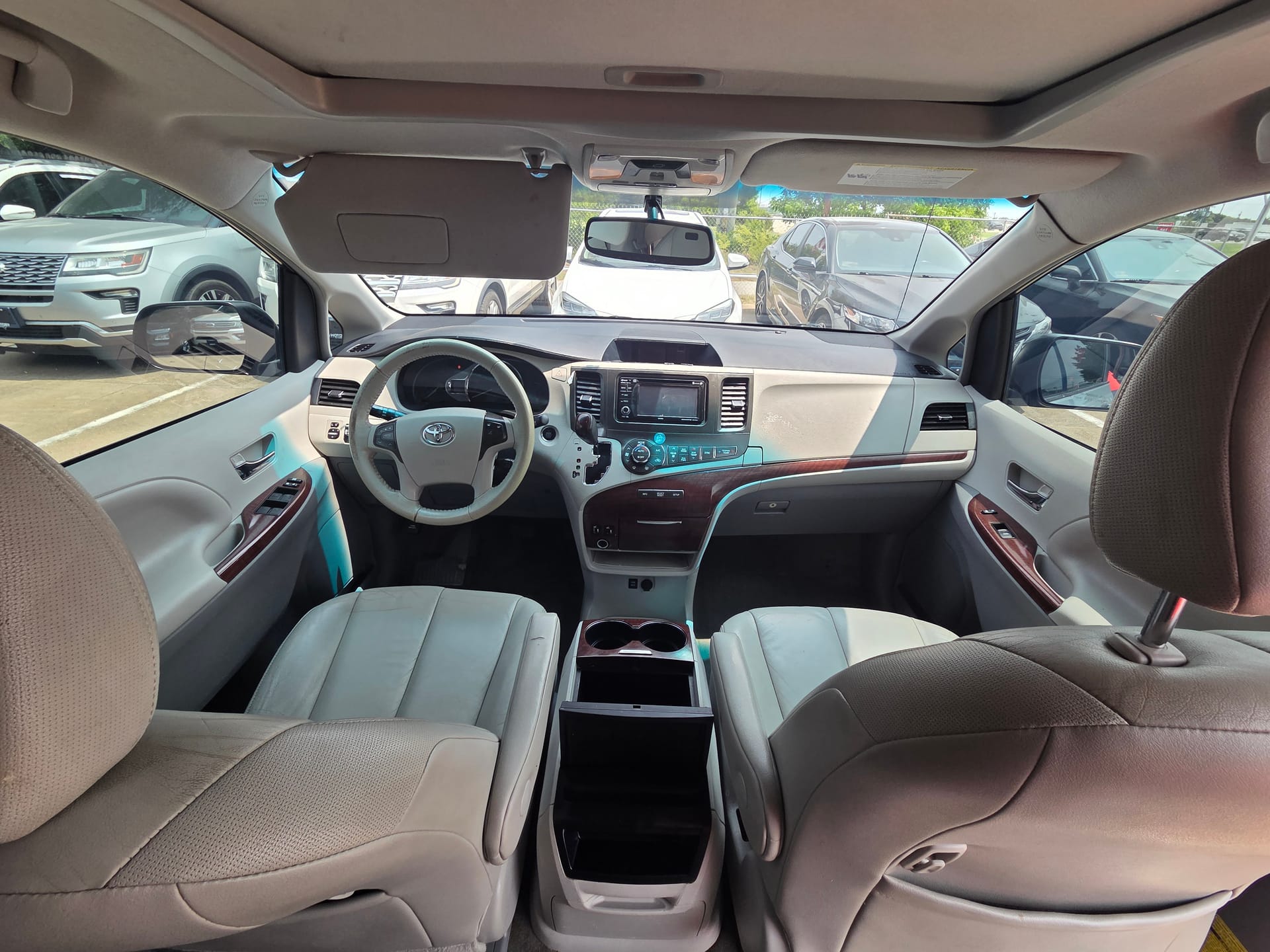 2014 TOYOTA SIENNA - Gallery Image