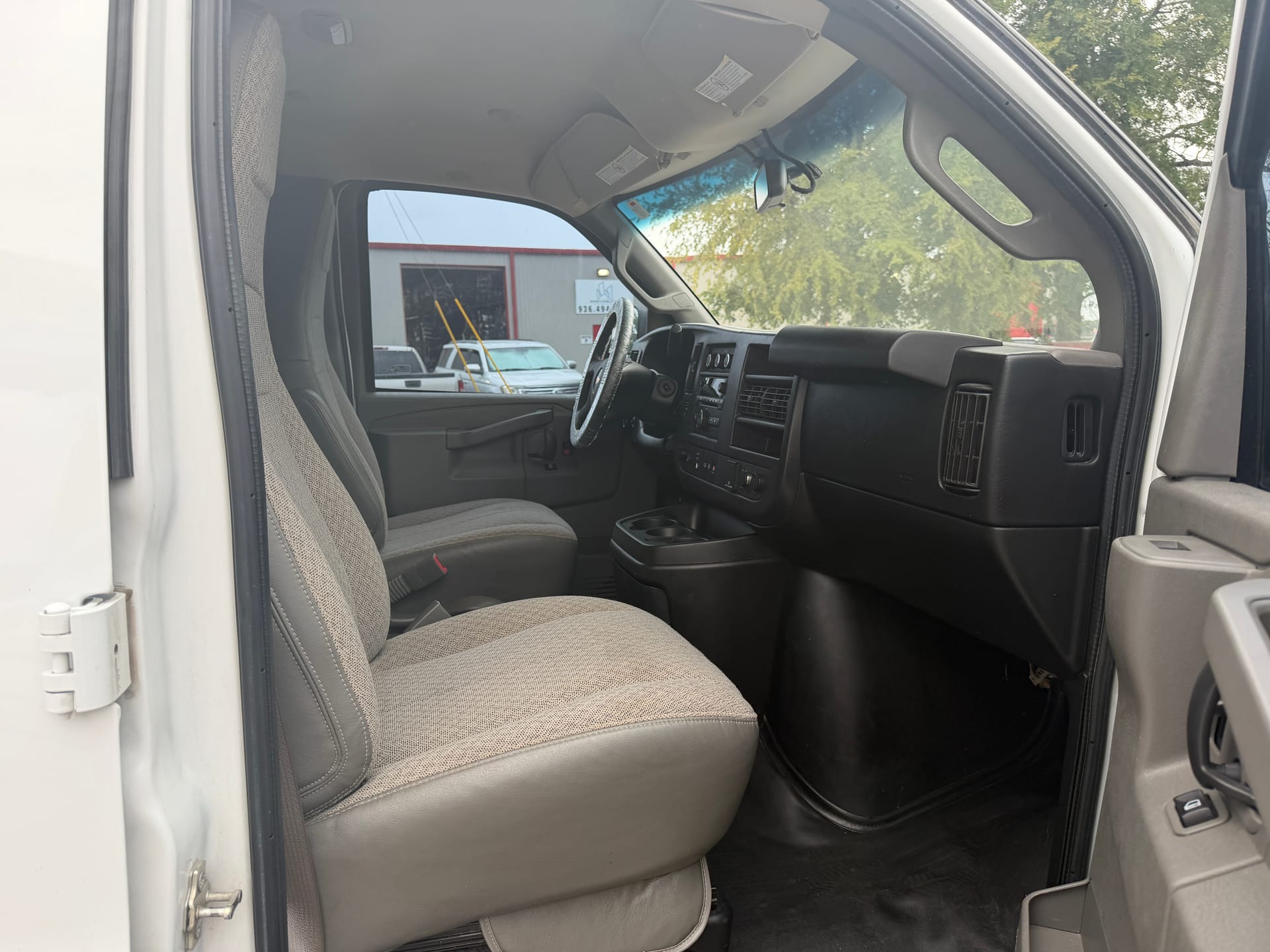 2018 CHEVROLET EXPRESS - Gallery Image