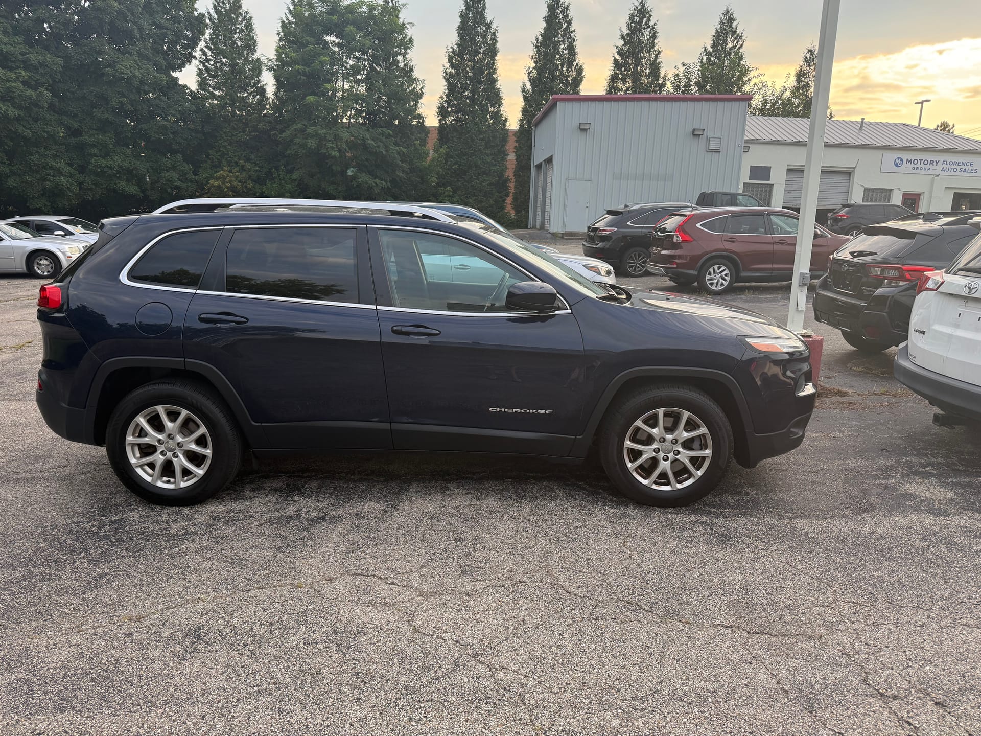2016 JEEP CHEROKEE - Gallery Image
