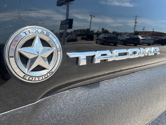 2016 TOYOTA TACOMA - Gallery Image
