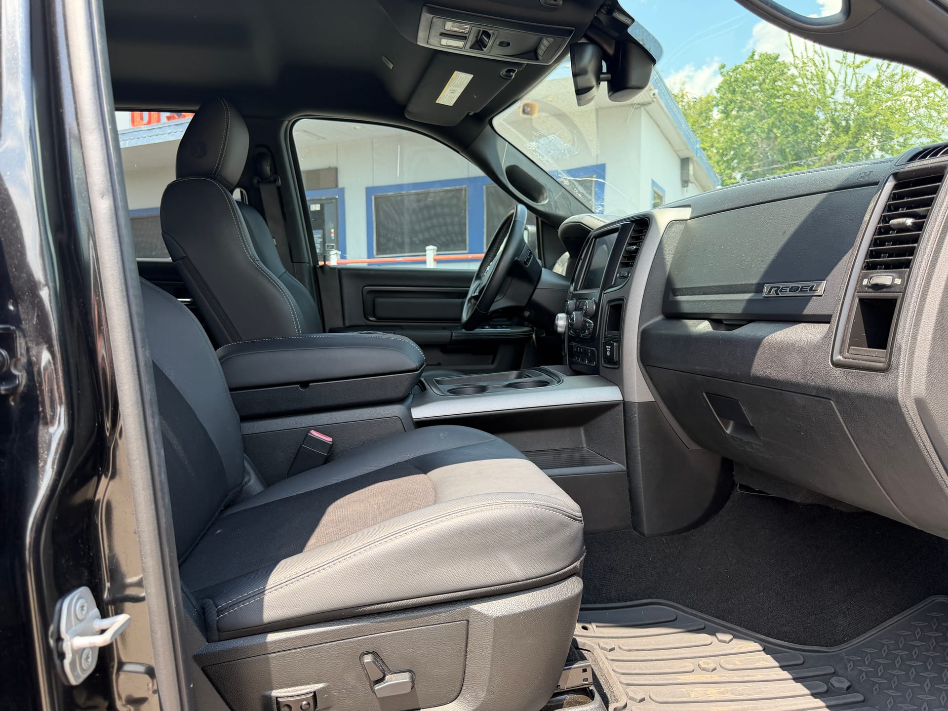 2017 RAM 1500 - Gallery Image