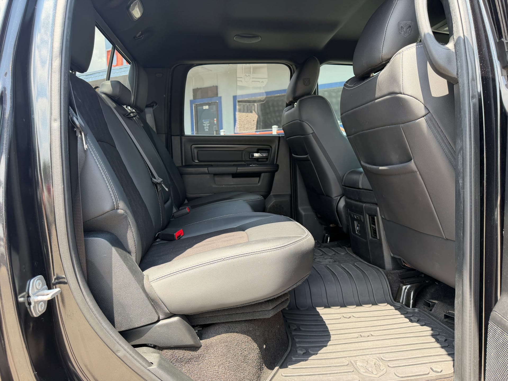 2017 RAM 1500 - Gallery Image