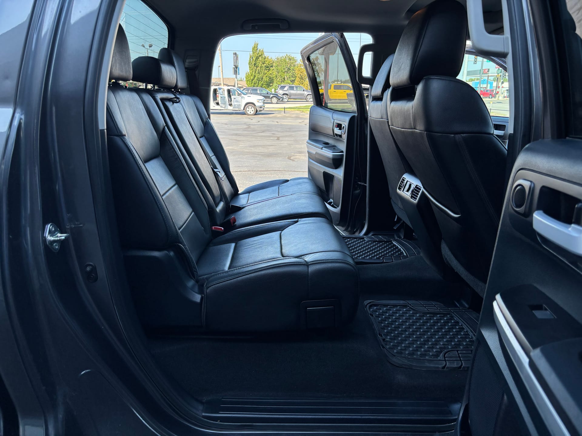 2015 TOYOTA TUNDRA - Gallery Image