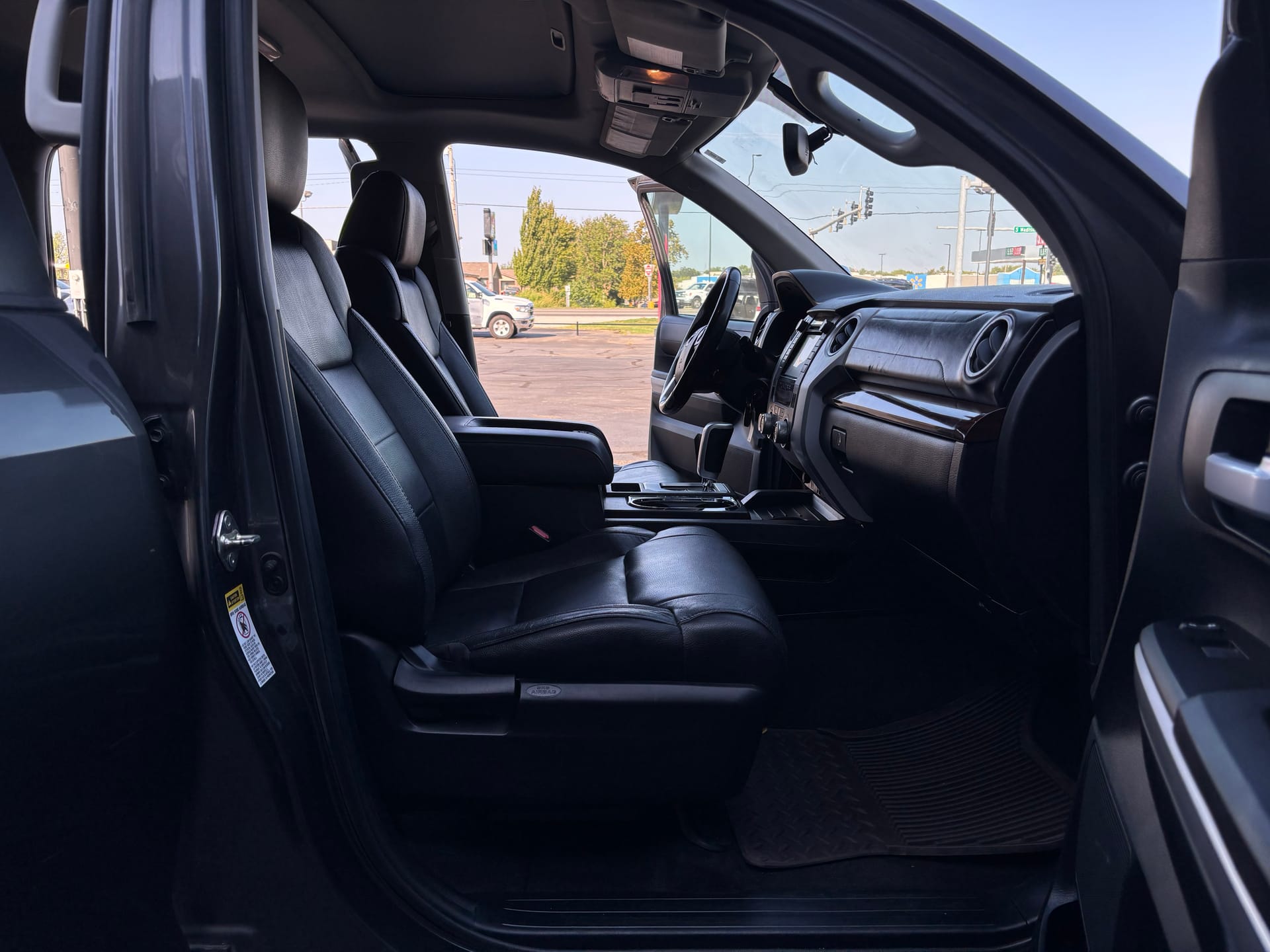 2015 TOYOTA TUNDRA - Gallery Image