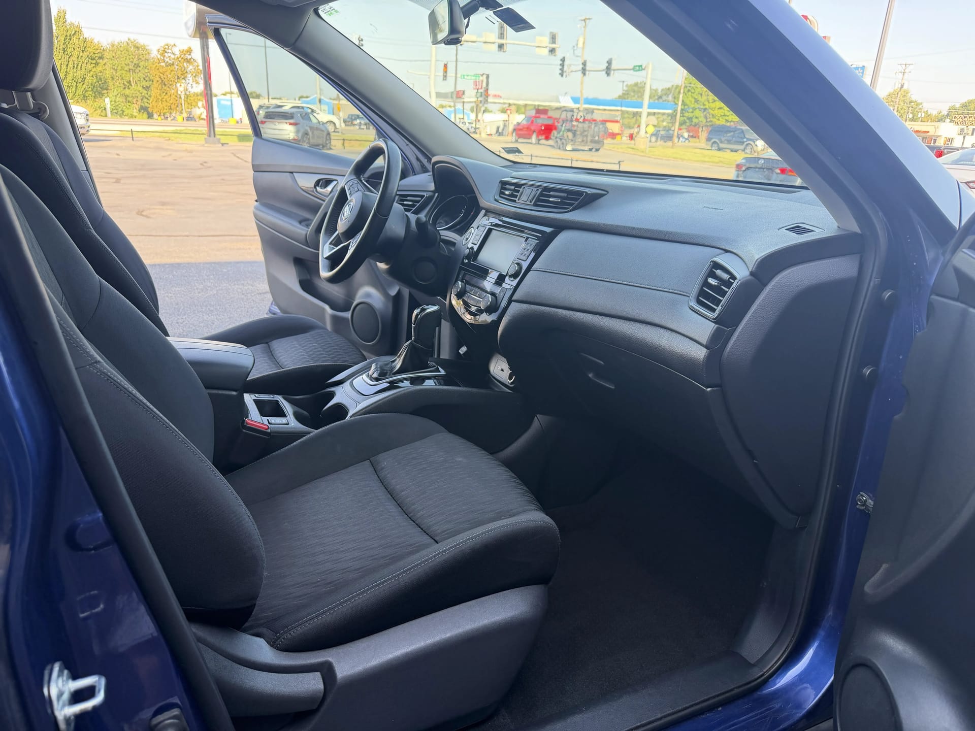 2018 NISSAN ROGUE - Gallery Image