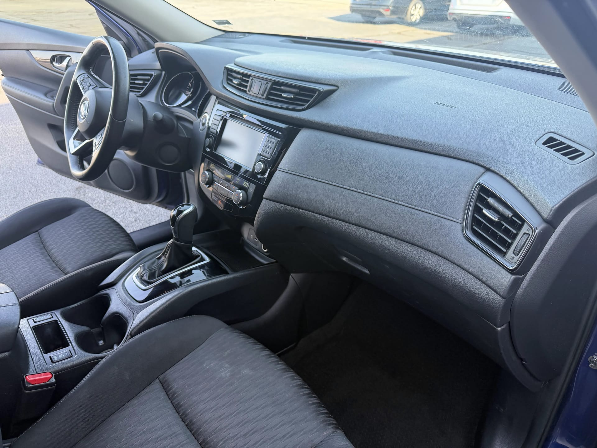 2018 NISSAN ROGUE - Gallery Image