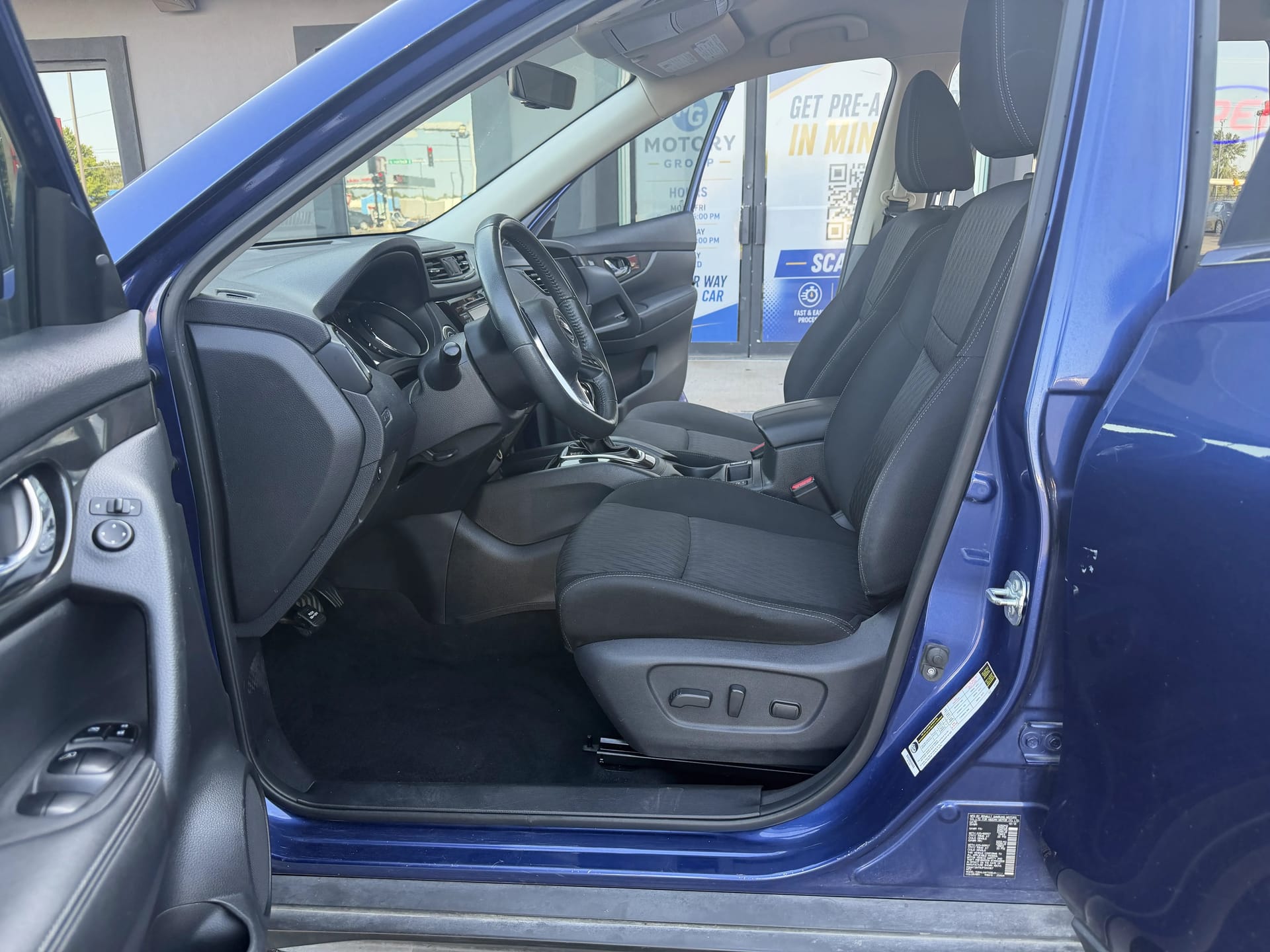 2018 NISSAN ROGUE - Gallery Image